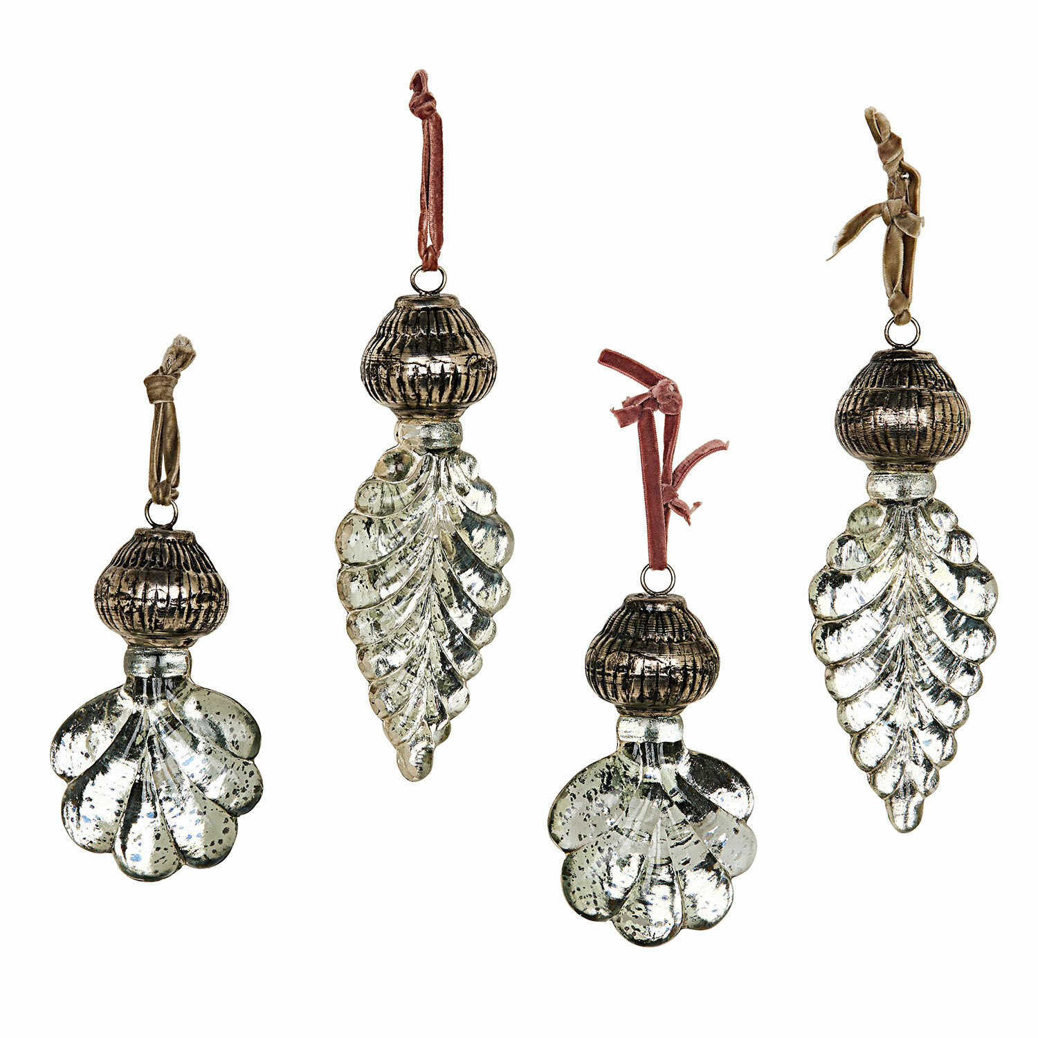 Anhänger 4er Set Géraudet Set aus 4 silbernen Glas-Weihnachtsanhängern mit samtigen Bändern für festliche Dekoration