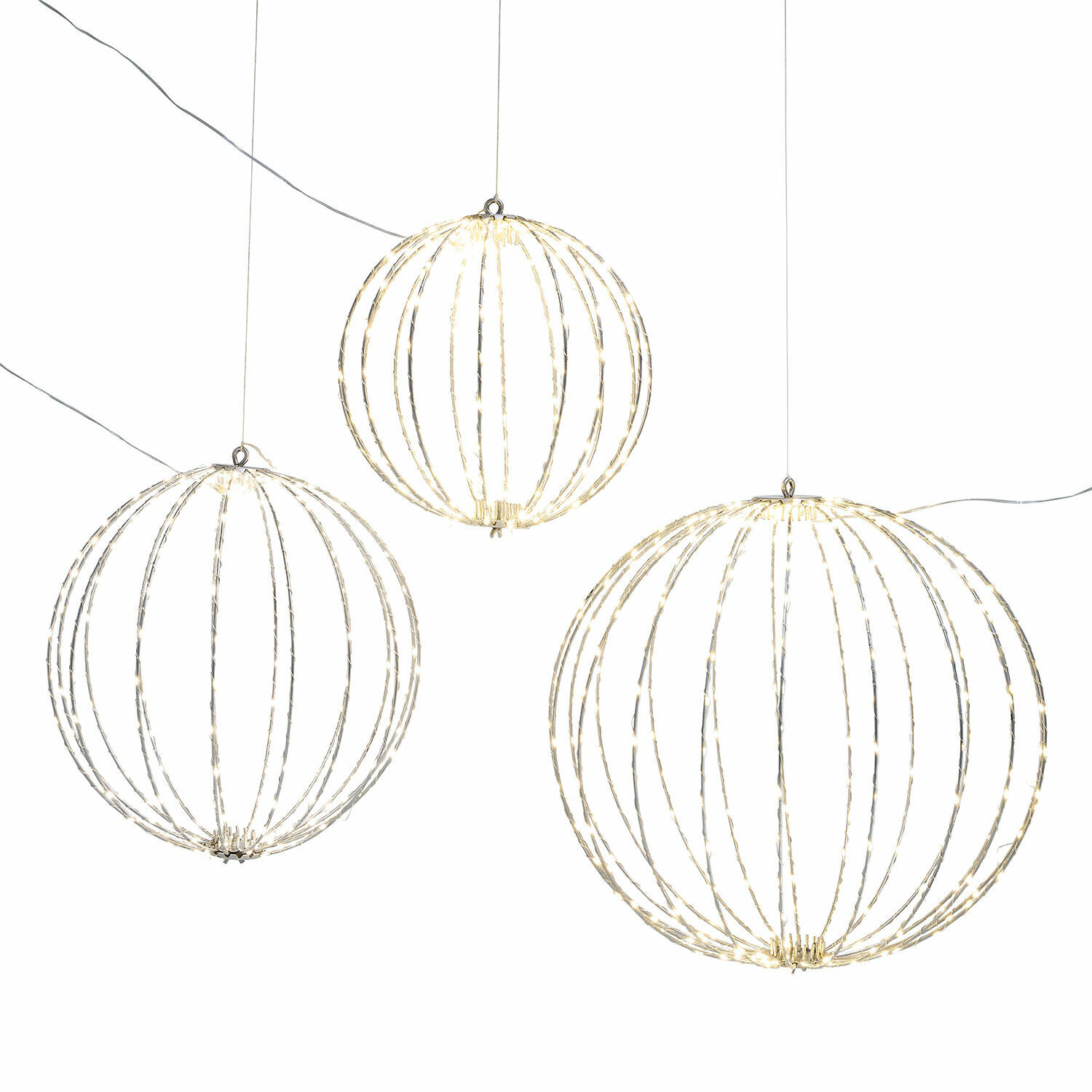 LED-Kugel 3er Set Brilliante Set aus drei kugelförmigen LED-Dekorationen aus Metall in warmweißem Licht, moderne Beleuchtung.