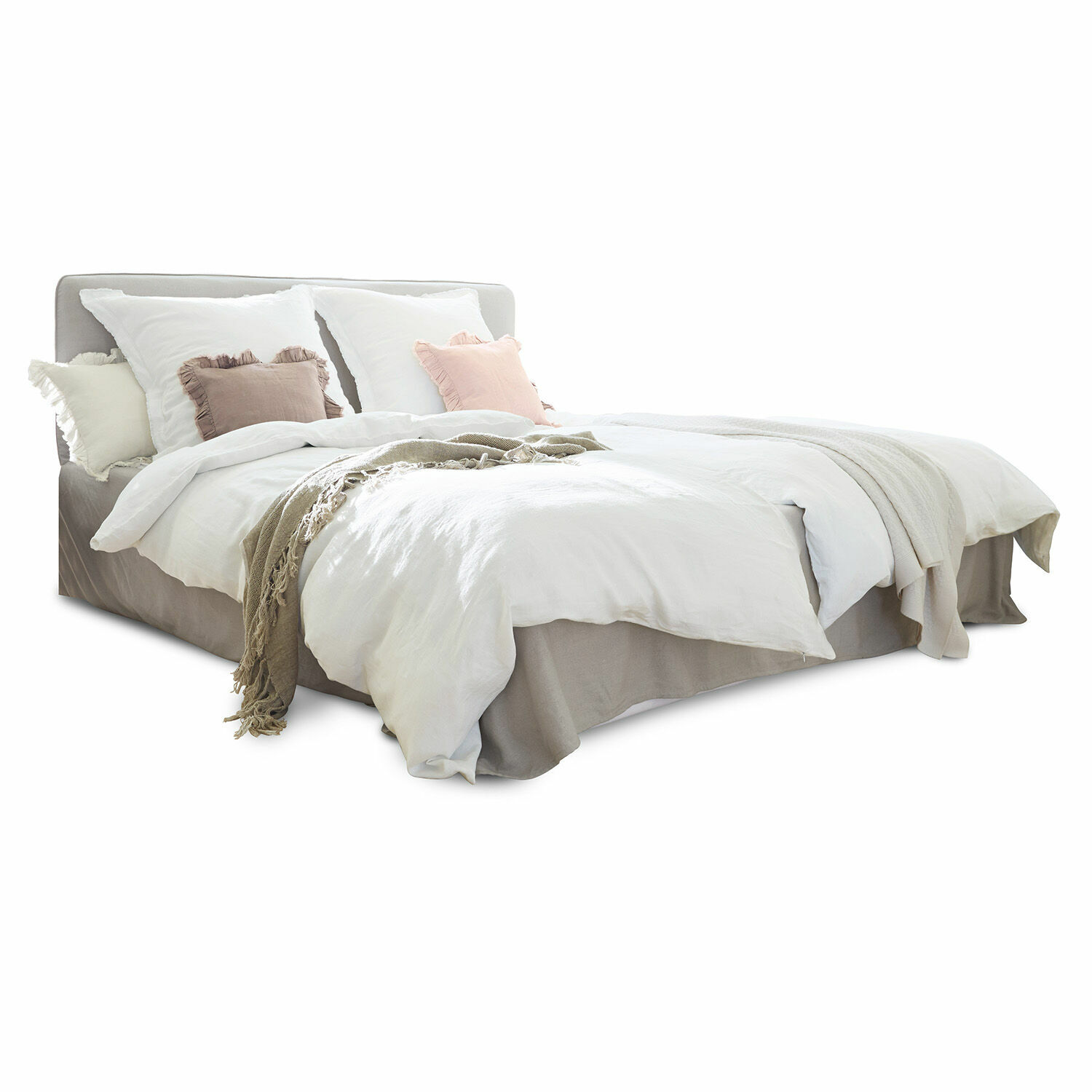 Graues Aubrianne Bett aus Stoff mit weißer Bettwäsche und pastellfarbenen Kissen im Schlafzimmer