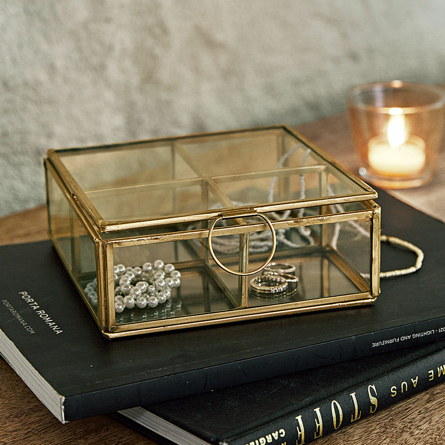 Box Moselle Glas-Schmuckbox mit goldenem Metallrahmen und vier Fächern für kleine Accessoires