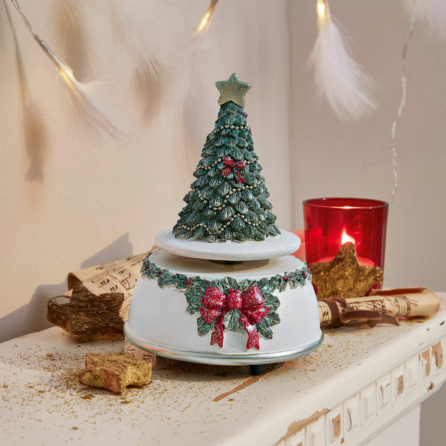 Spieluhr Rebets Weiße Dekorationsbasis mit grünem Weihnachtsbaum und roten Schleifen für festliche Deko