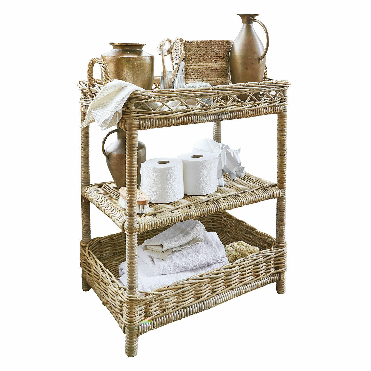 Regal Ristal Dreistöckiges Regal aus natürlichem Rattan mit Dekorationen und Handtüchern fürs Bad