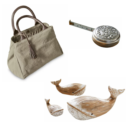 Beige Stofftasche mit braunen Griffen und Quaste, Holz-Wal-Dekorationen und Metallmaßband
