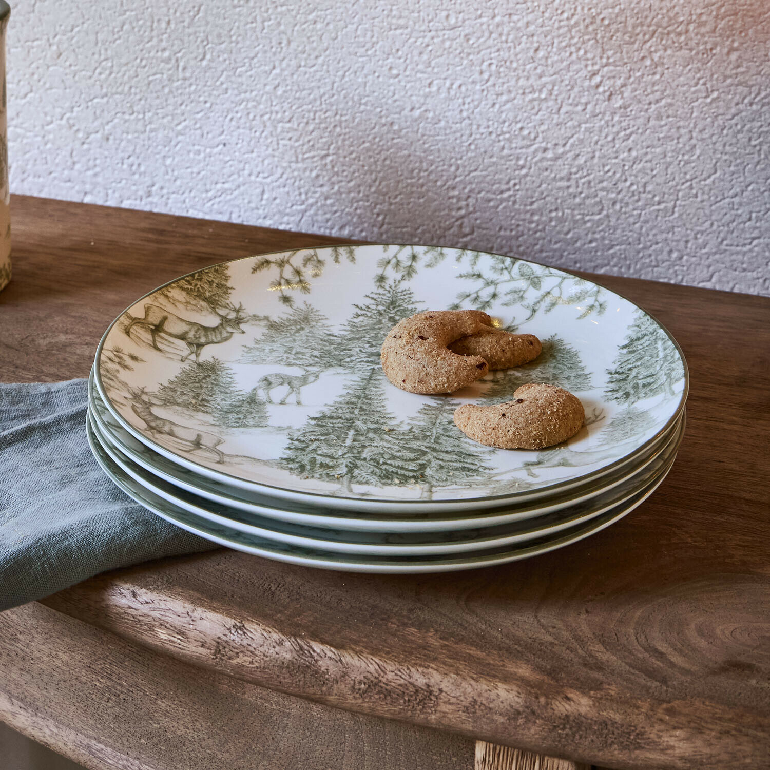 Landhaus-Geschirr für eine stilvoll gedeckte Tafel