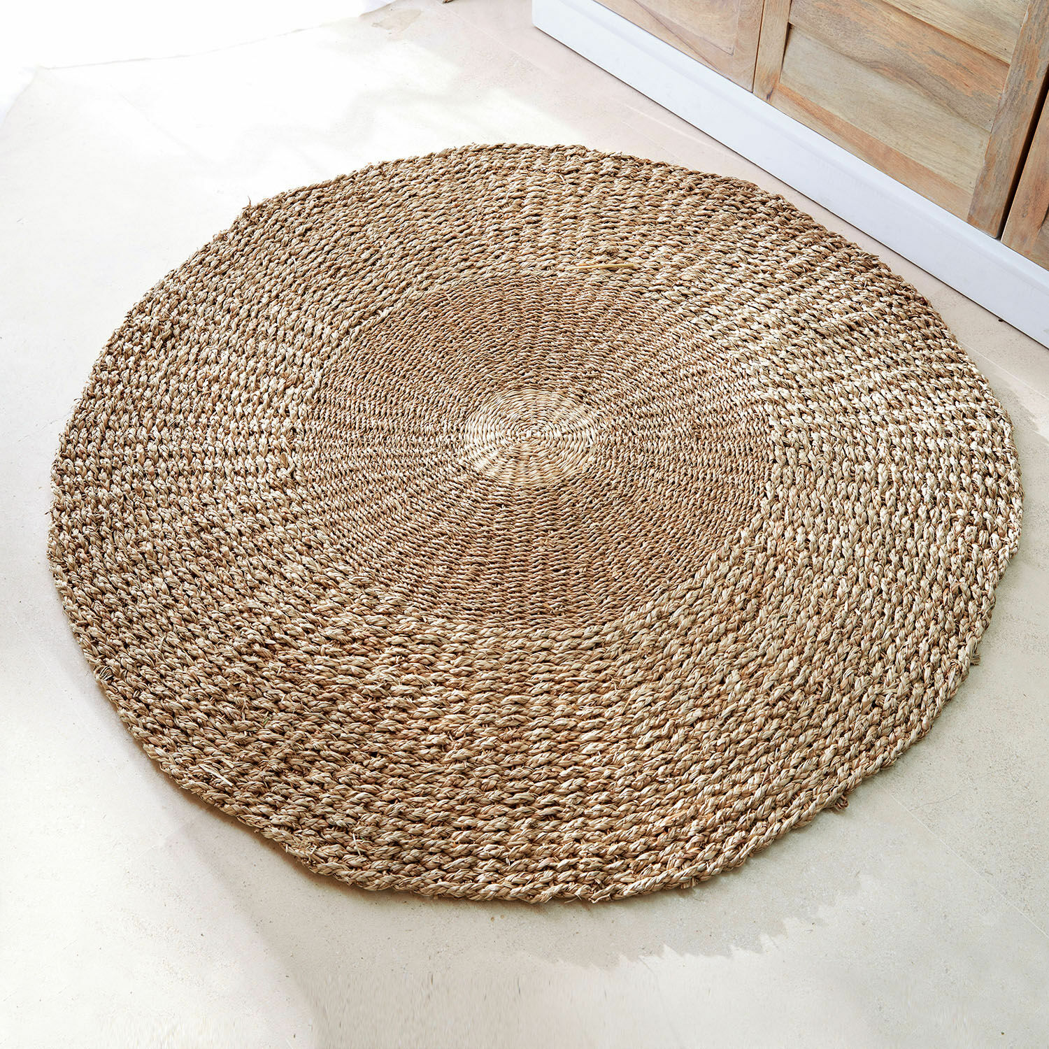 Teppich Hénaménil Runder Teppich aus natürlichem Sisal in Beige, ideal für Wohnraumdekoration und Böden.