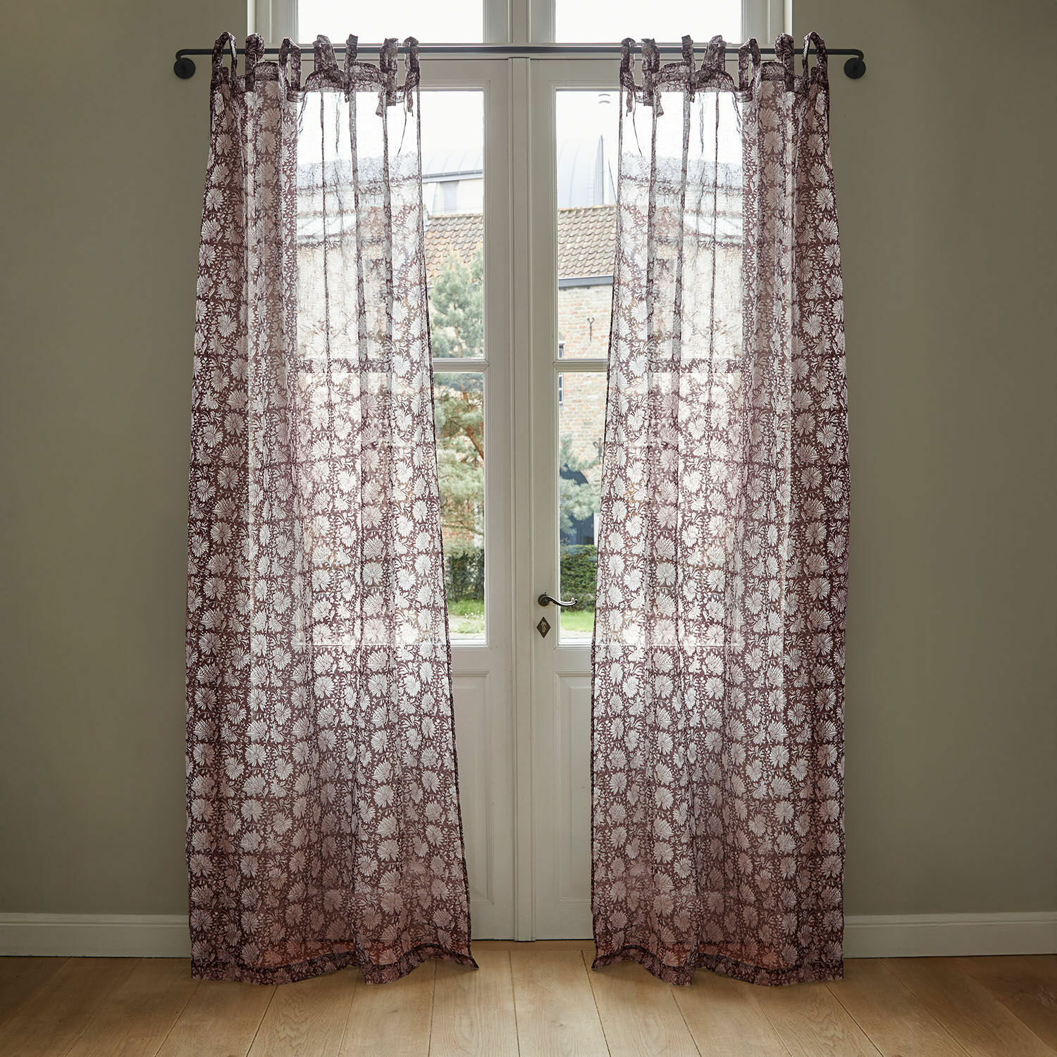 Gardine Jouvenay Transparente bordeauxfarbene Vorhänge mit floralem Muster, leichte Stoffe für Fensterdekoration