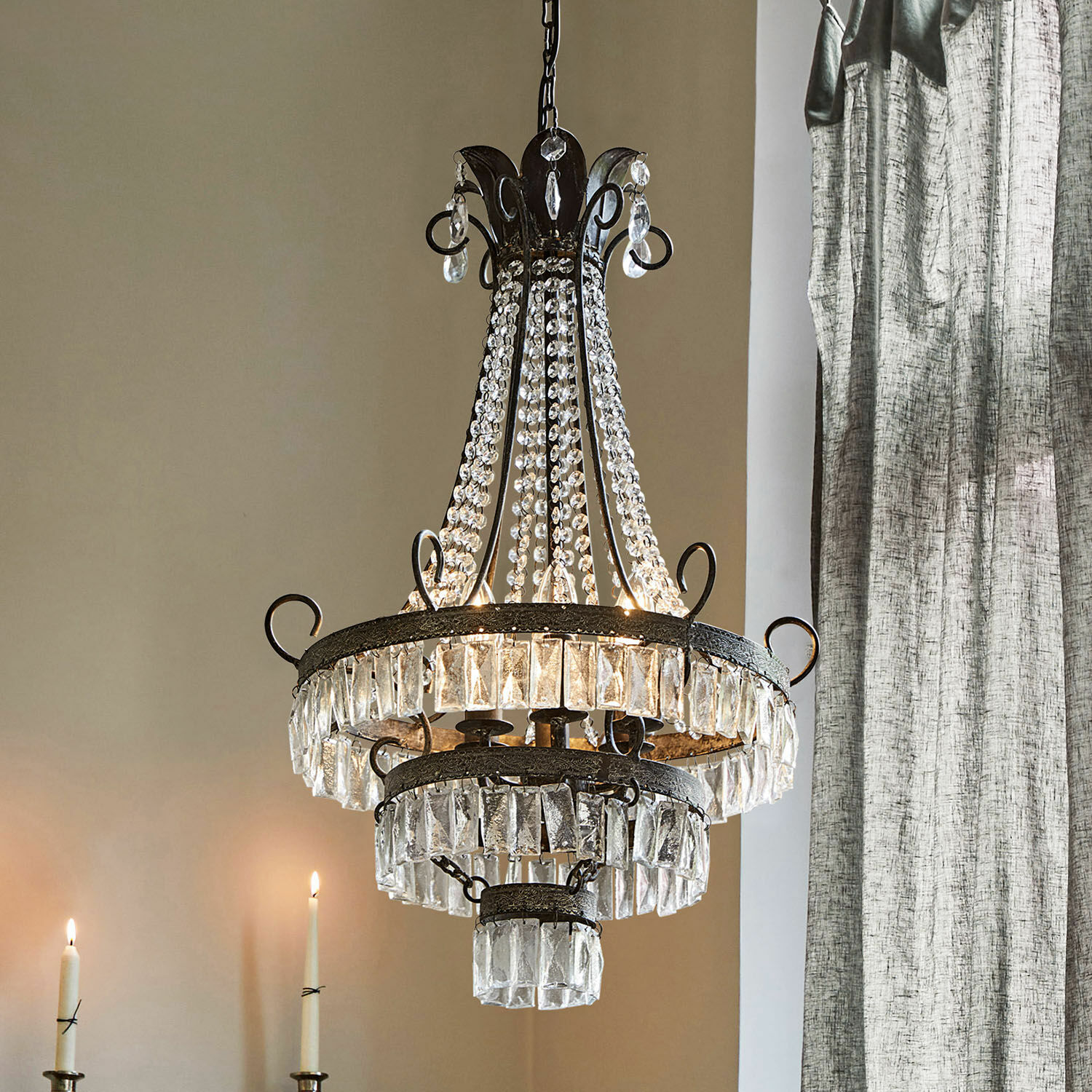 Kronleuchter Léchelle Hängender Kronleuchter aus Metall und Kristall im Vintage-Stil, dekorative Beleuchtung für Wohnzimmer