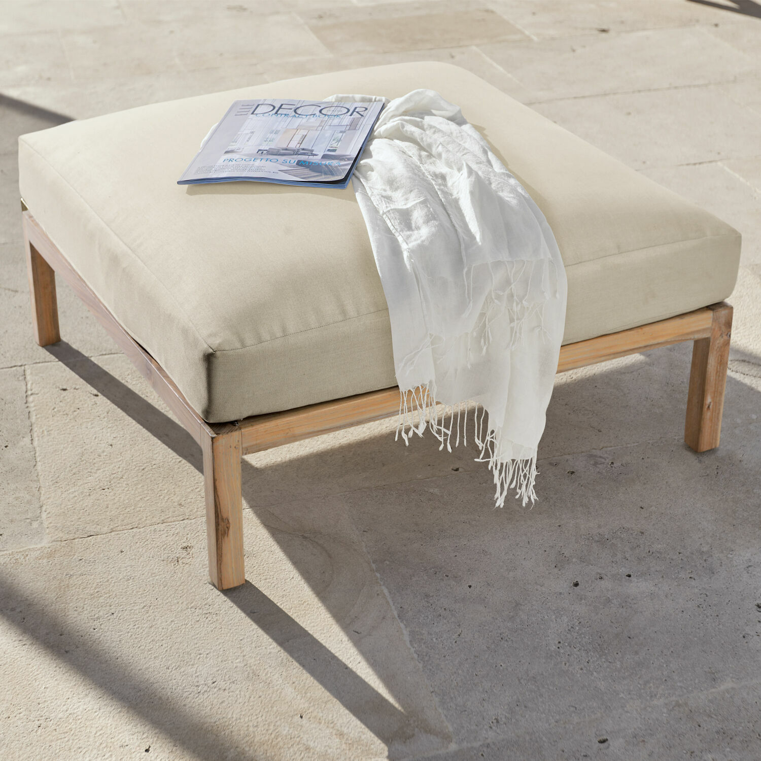 Hocker Chancenay Beiger Hocker mit Holzrahmen und weichem Polster, ideal zum Entspannen im Wohnzimmer