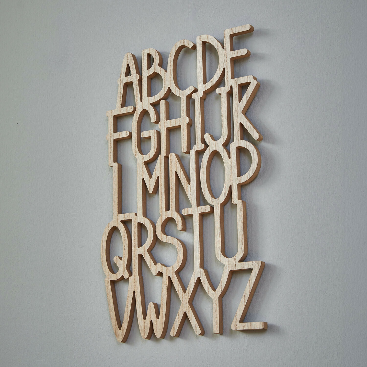 Deko-Schild Garélie Wanddekoration aus Holz mit kompletten Alphabetbuchstaben in natürlicher Holzfarbe für Innenräume