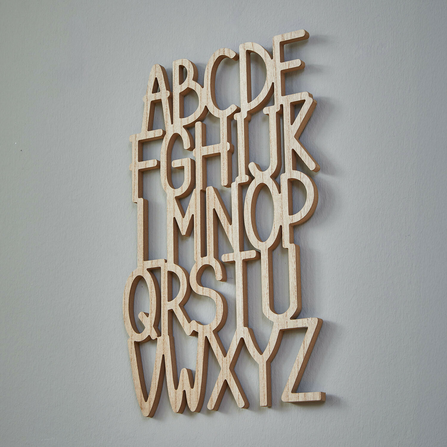 Deko-Schild Garélie Wanddekoration aus Holz mit kompletten Alphabetbuchstaben in natürlicher Holzfarbe für Innenräume