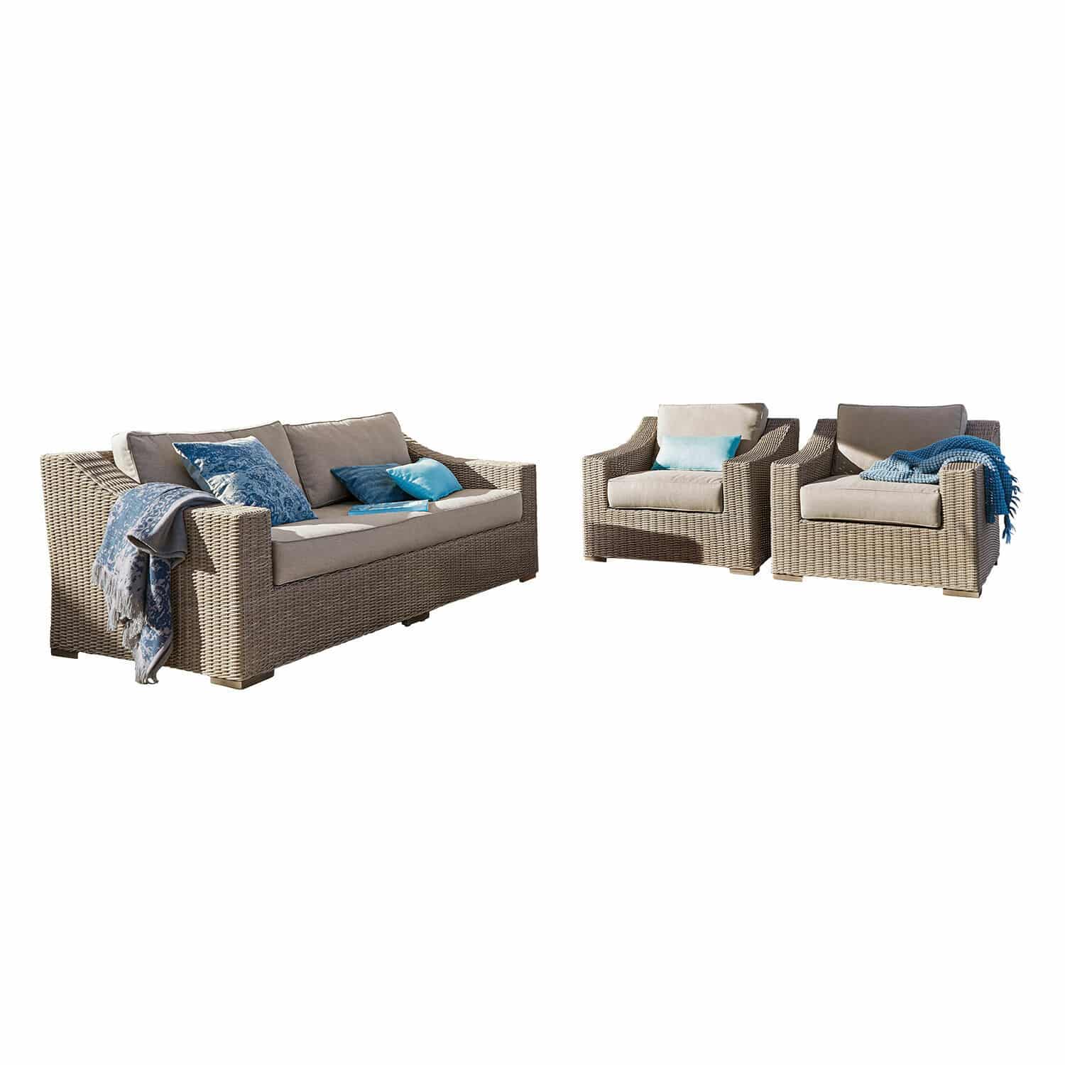 Sitzgruppe Chestingdale Gartenmöbel-Set aus beigem Rattan mit hellbeigen Polstern und dekoriertem Couchtisch