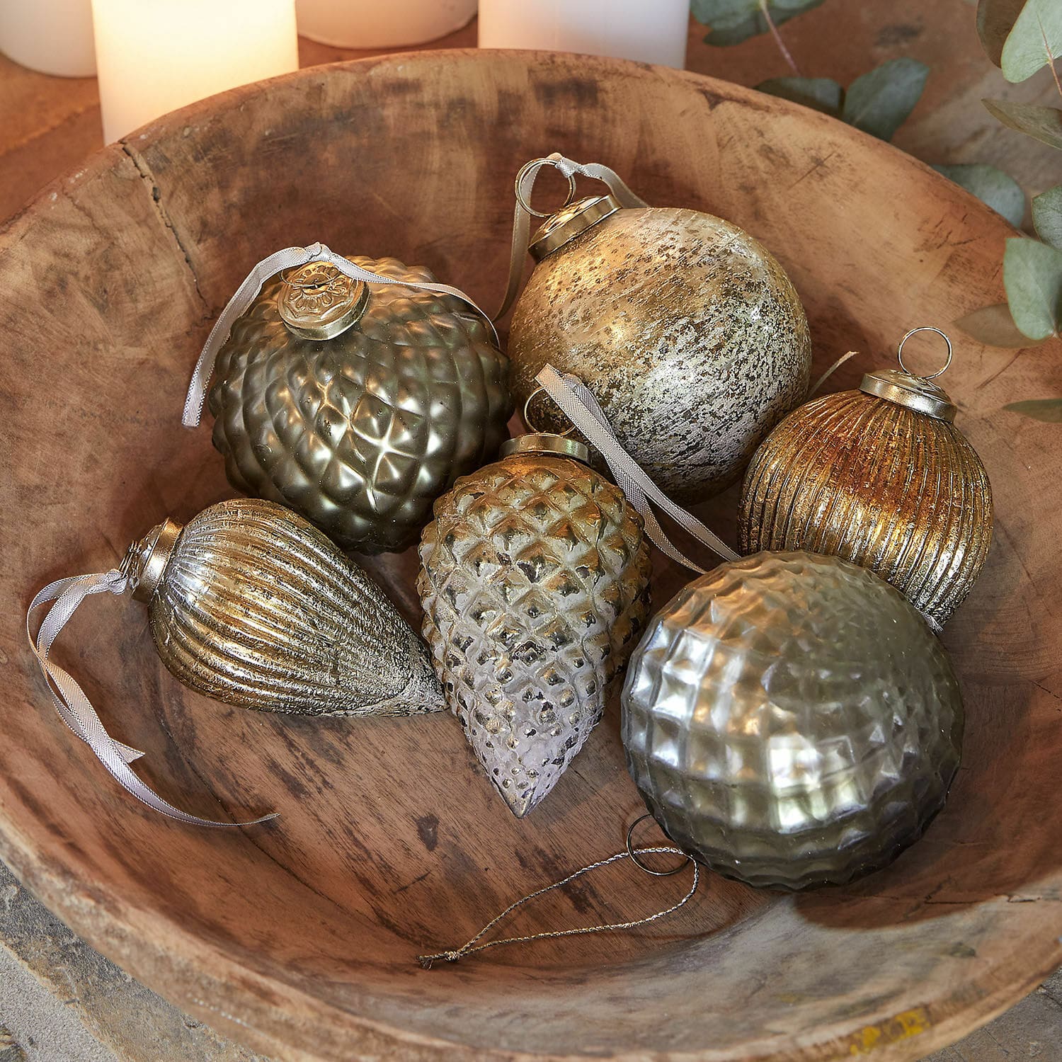 Weihnachtsschmuck 6er Set Layounne Sechsteiliges Set gold-silberner Weihnachtskugeln mit verschiedenen Strukturen als festliche Dekoration