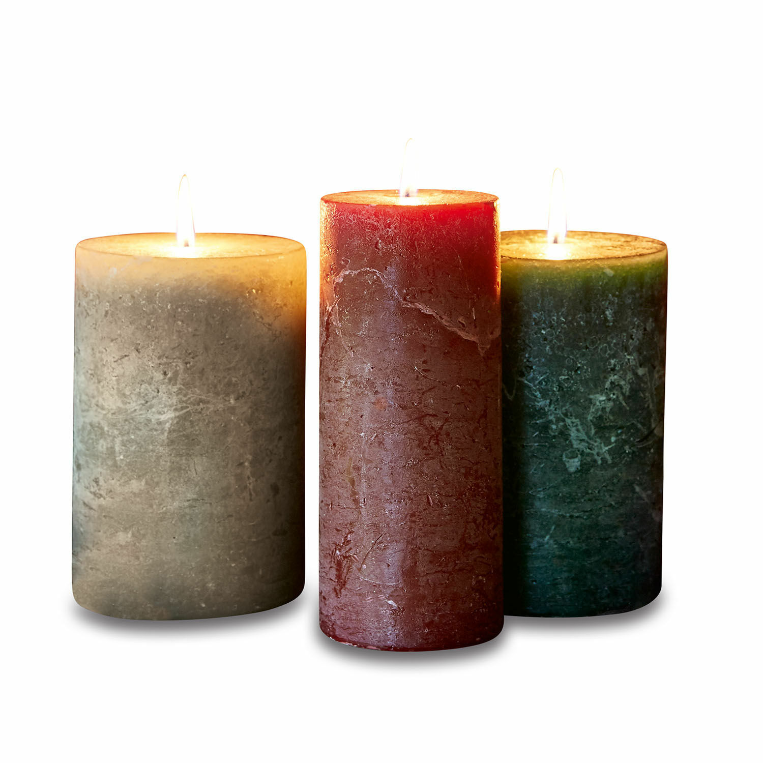 Set aus drei Wachskerzen in Grau, Rot und Grün für stimmungsvolle Wohnraumdekoration