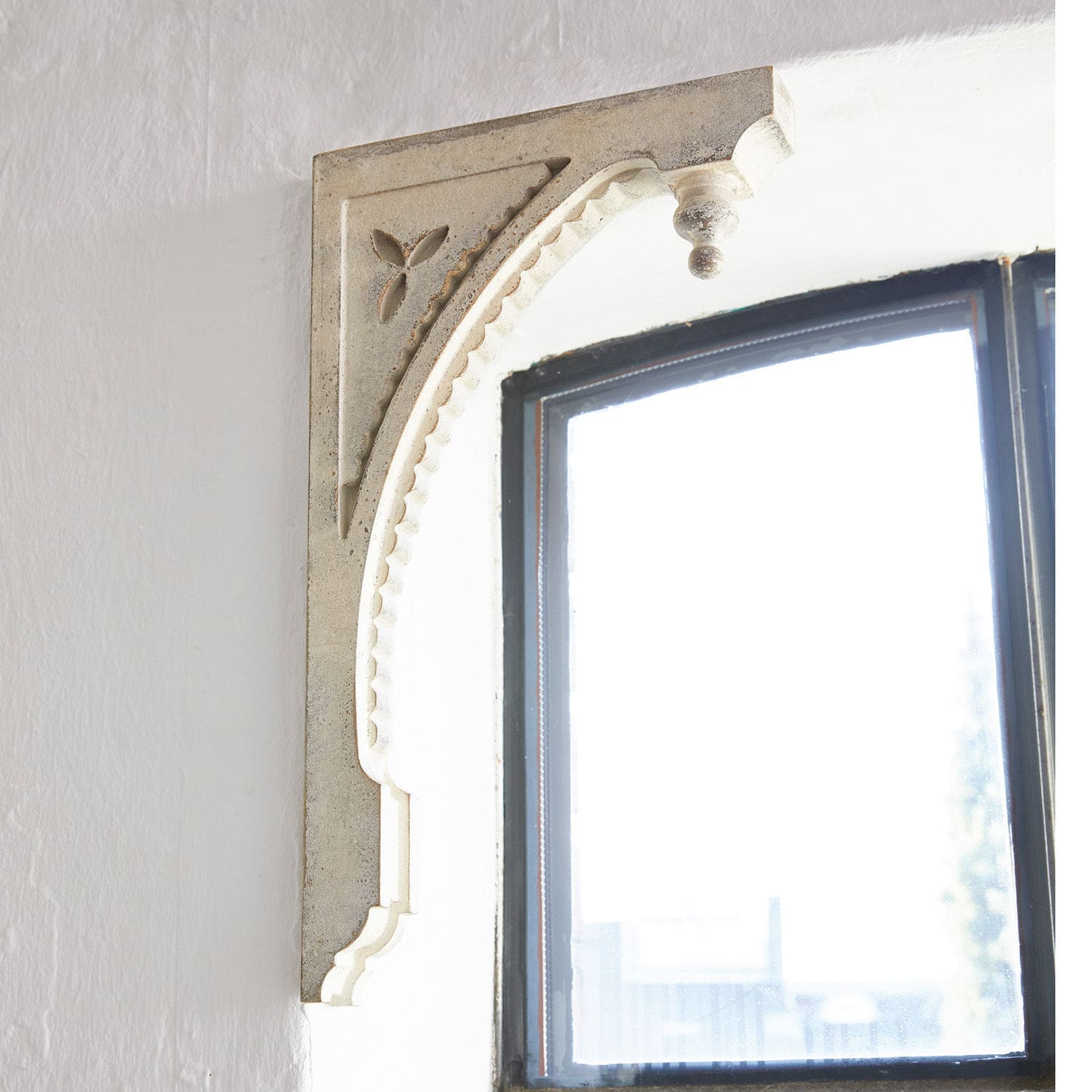 Wandornament 2er Set Bizue Dekorativer hellgrauer Steinsupport am Fenster, Vintage-Stil, Innenraum-Element