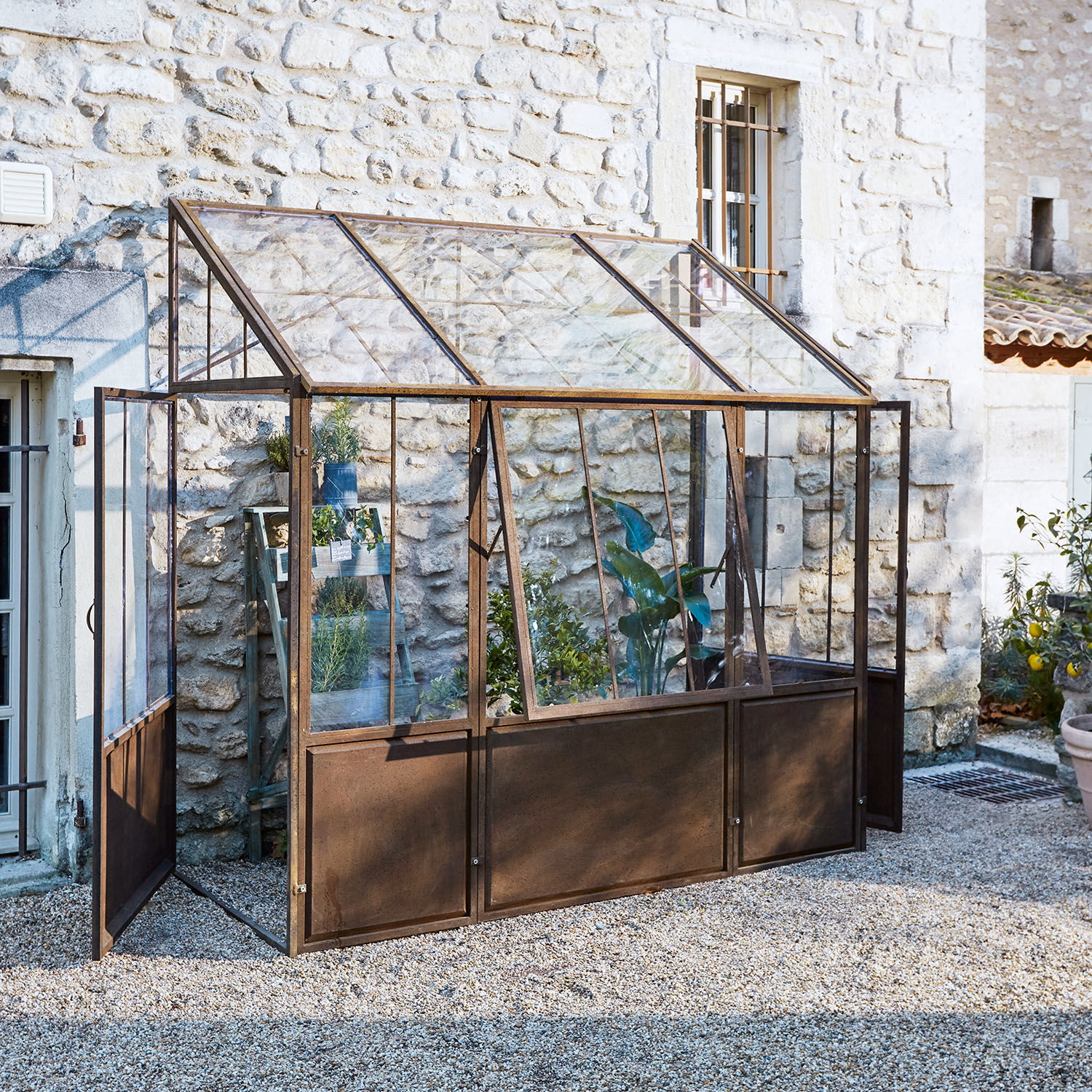 Gewächshaus Essone Gartengewächshaus mit rostiger Metallrahmenkonstruktion und Glasfenstern für Pflanzen und Kräuteranbau