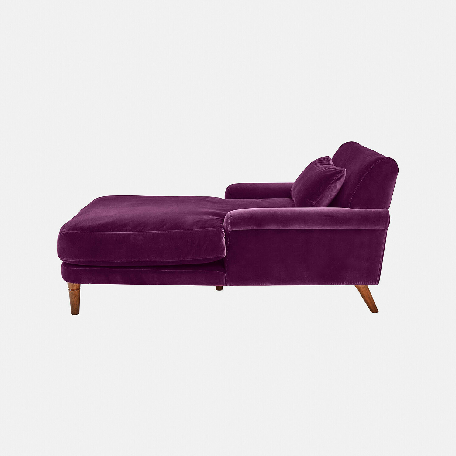 lila Lila Samt-Chaiselounge Jouvrelle mit Holzbeinen, komfortabel für Wohnzimmer und Entspannung