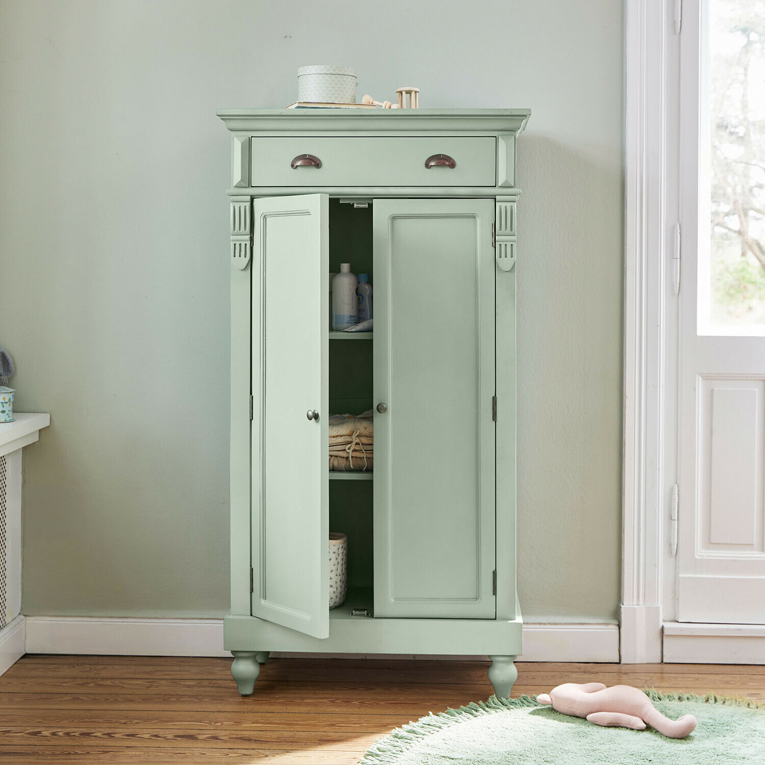 Schrank Starino Mintgrüner Holzschrank mit Schublade und Regalen im Vintage-Stil, Stauraum fürs Kinderzimmer