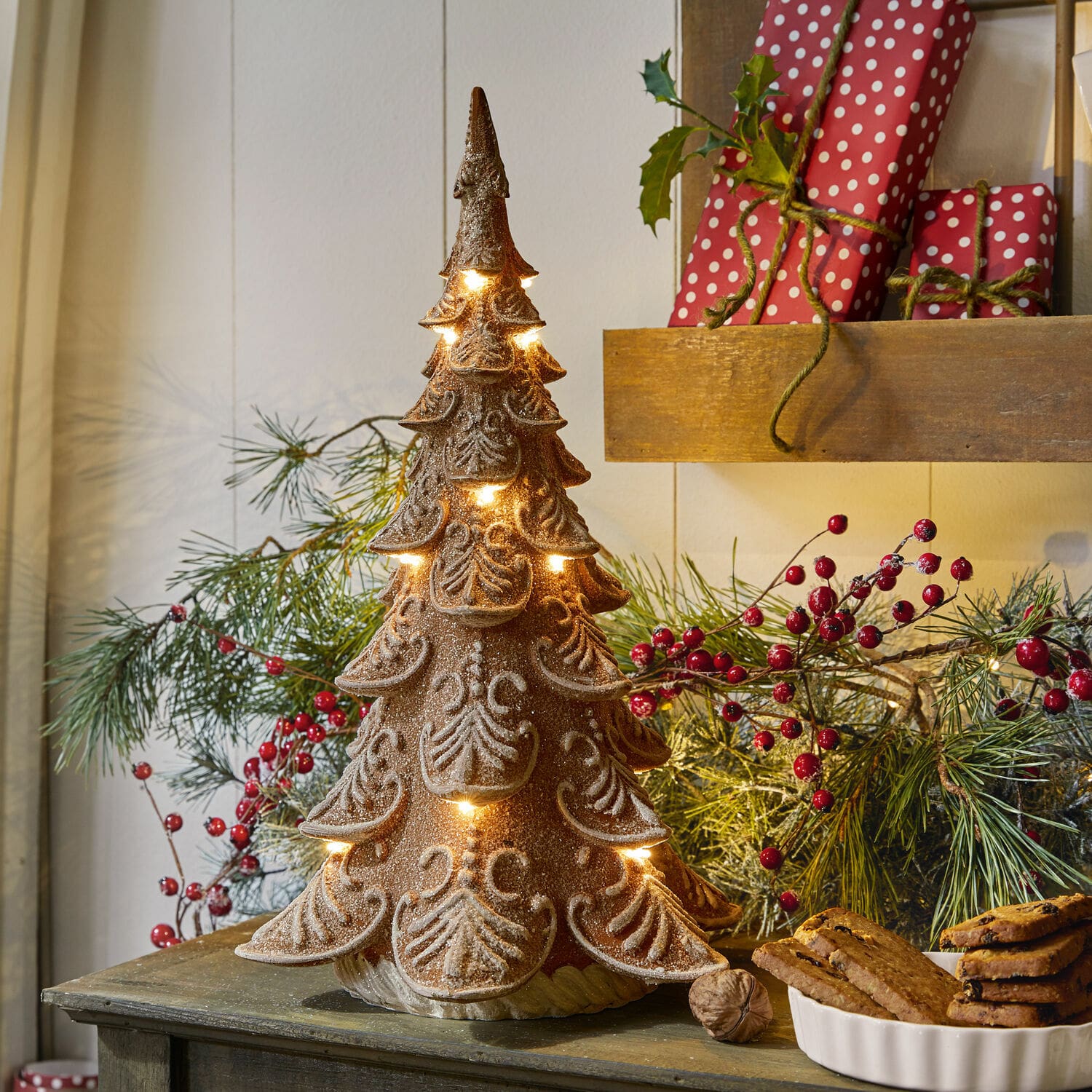 Dekorativer brauner Keramik-Weihnachtsbaum mit LED-Beleuchtung für festliche Tischdeko
