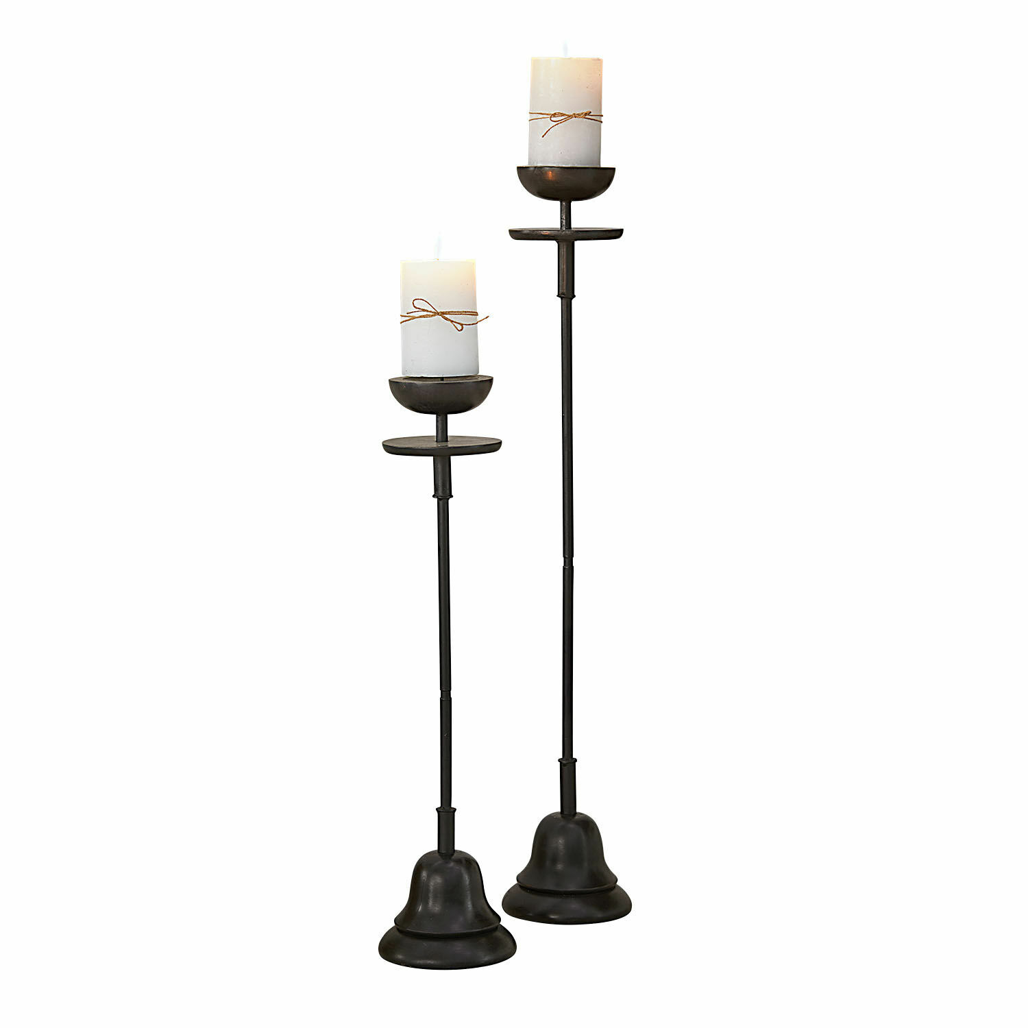 Kerzenständer 2er Set Brantino Set aus zwei schwarzen Metall-Kerzenhaltern mit weißen Kerzen und dekorativem Band für Wohnraum