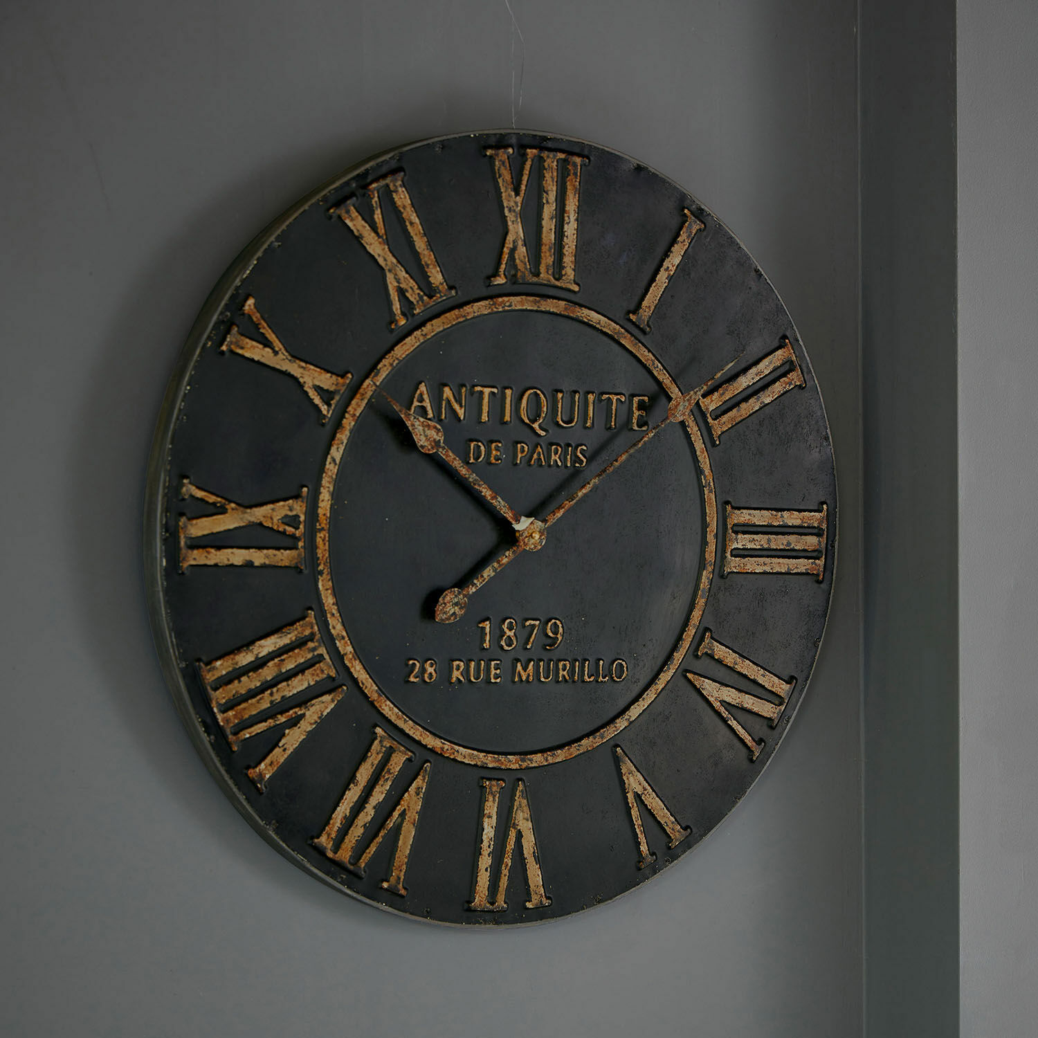 Uhr Murillo Große runde Wanduhr aus schwarzem Metall mit römischen Ziffern im Vintage-Stil für Wohnräume