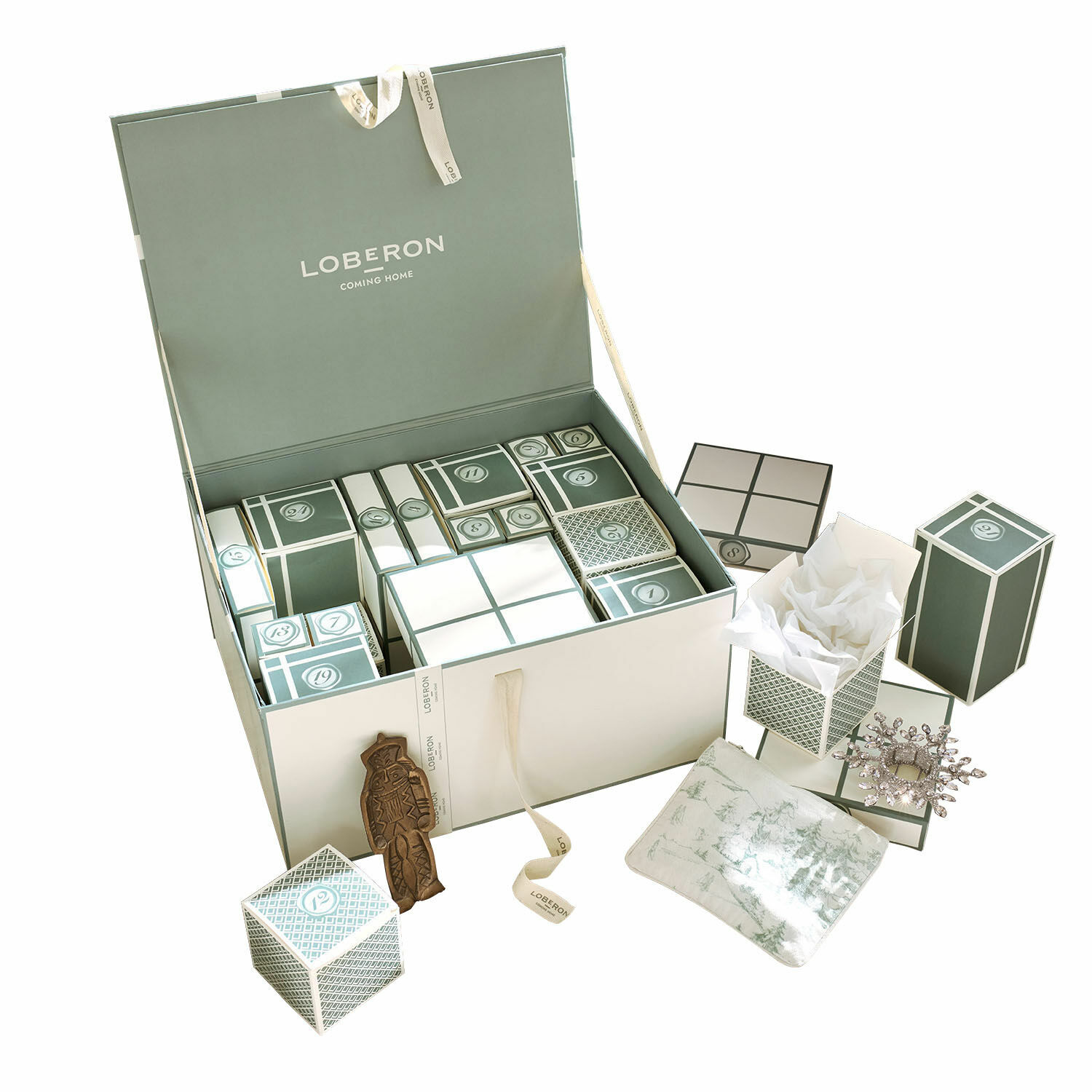 LOBERON Adventskalender 2025 Calavira Adventskalender-Set mit grünen und weißen Boxen sowie festlichen Weihnachtsdekorationen