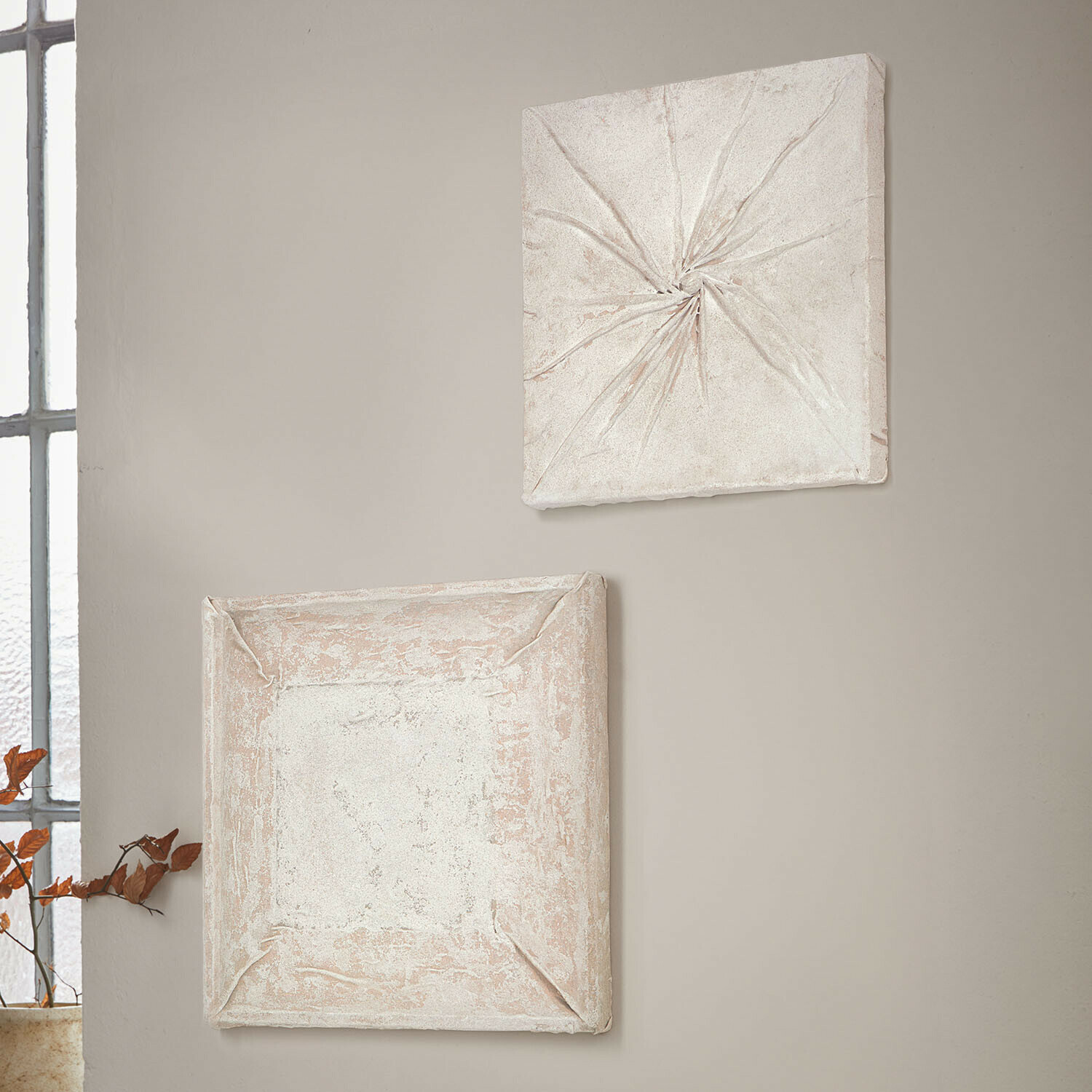 Bild 2er Set Whittfield Dekorative quadratische Wandpaneele aus hellem Stein mit Stoffstruktur für modernes Interieur