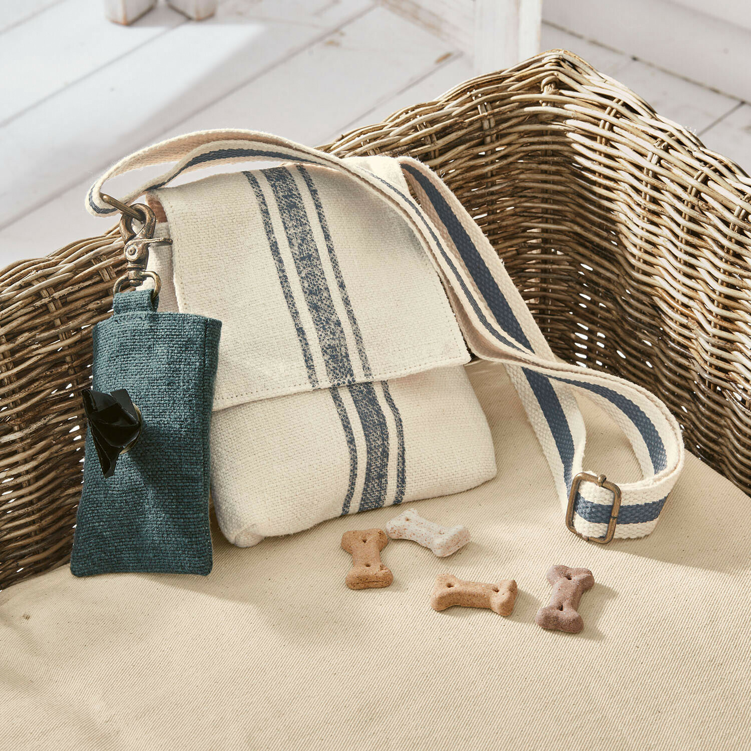 Täschchen 2er Set Pawera Beige Baumwolltasche mit blauen Streifen und Beutelhalter für Hundeleckerlis