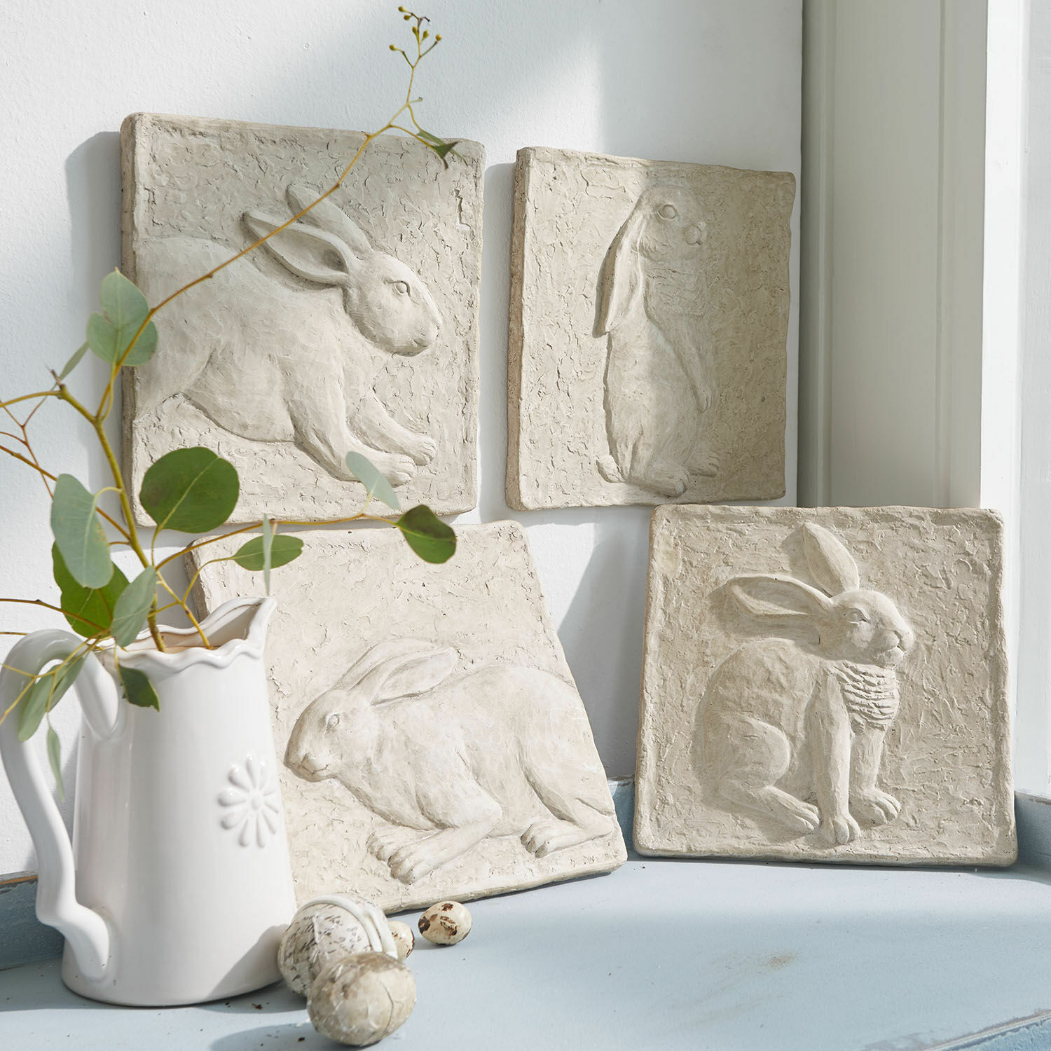 Bild 4er Set Cervique Vier dekorative Wandplatten mit Hasenrelief in Beige, rustikale Wanddekoration für Zuhause