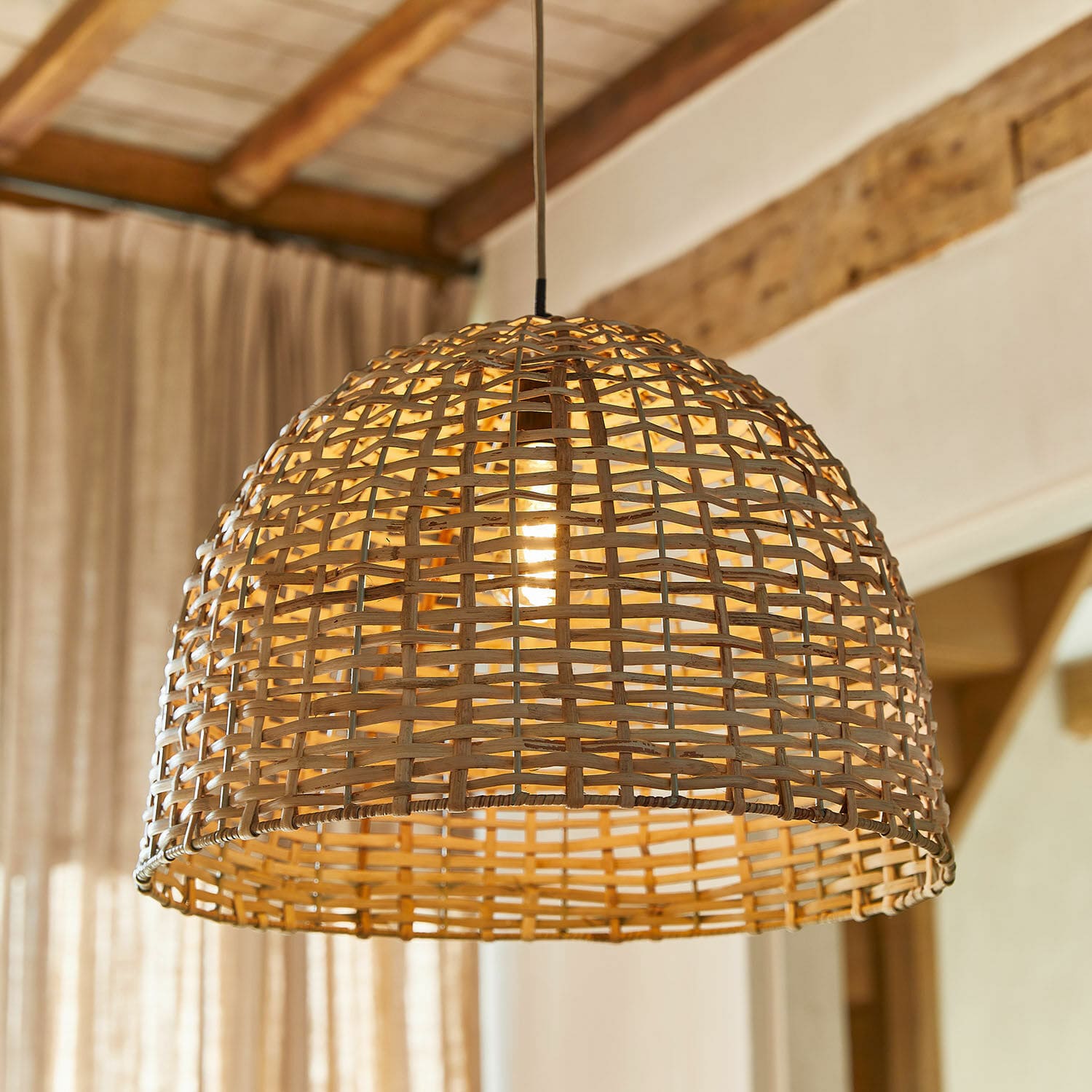 Hängelampe Tiquinal Hängelampe aus geflochtenem Rattan in Naturfarbe, stilvolle Deckenleuchte für Wohnzimmer