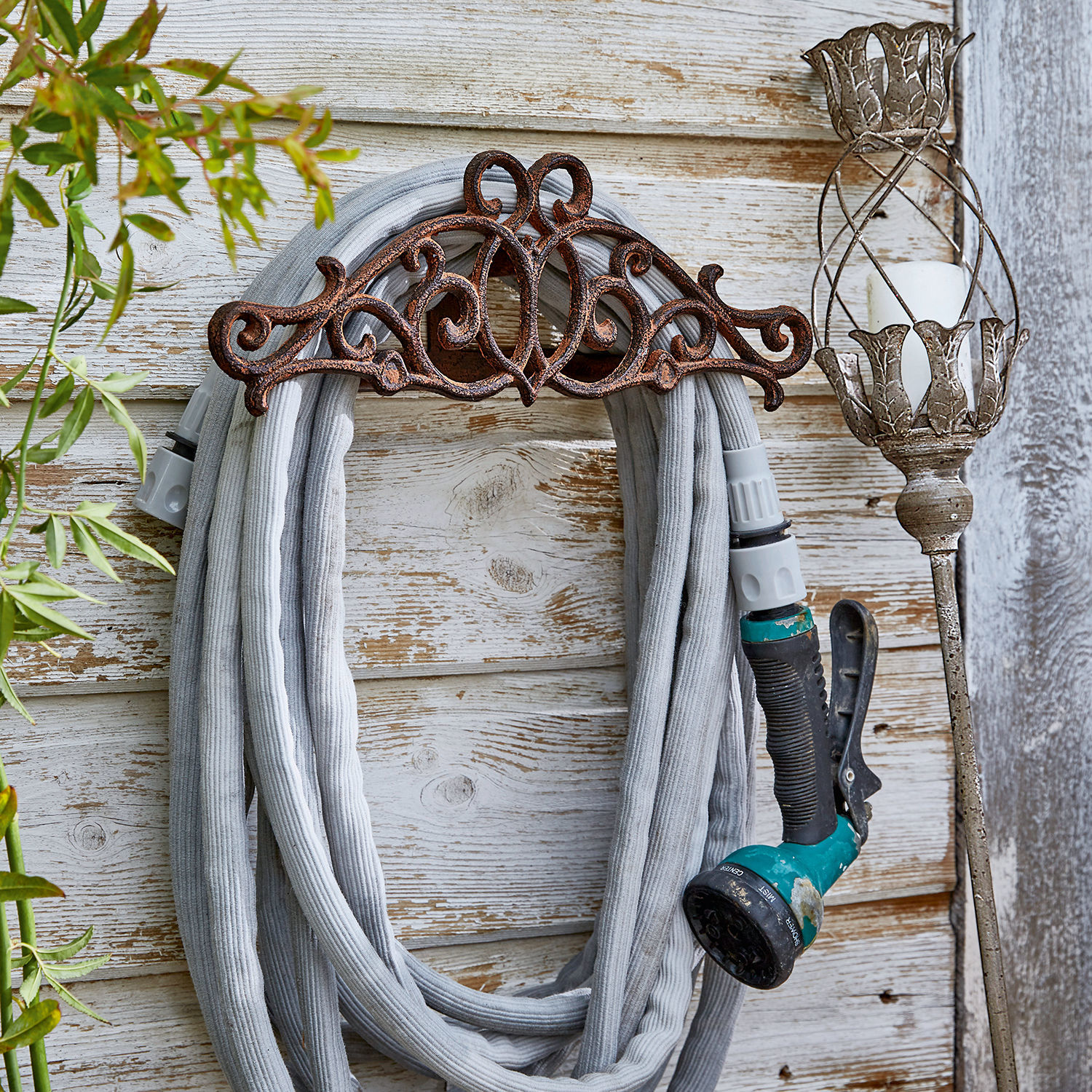 Schlauchhalter Dorhal Dekorativer Metallhalter für Gartenschlauch im Vintage-Stil an Holzwand