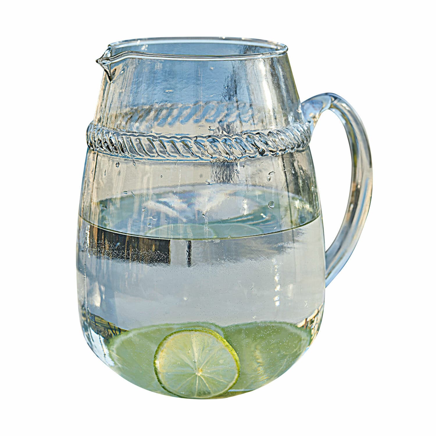 Krug Beiras Glaskrug mit Henkel und dekorativem Muster, gefüllt mit Wasser und Limettenscheiben
