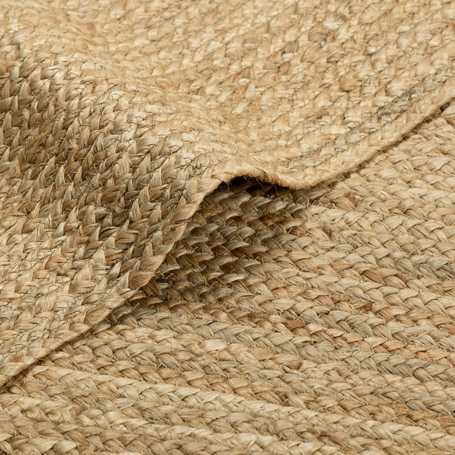 Natürlicher Teppich aus geflochtener Jute in Beige, langlebiges und umweltfreundliches Wohnaccessoire