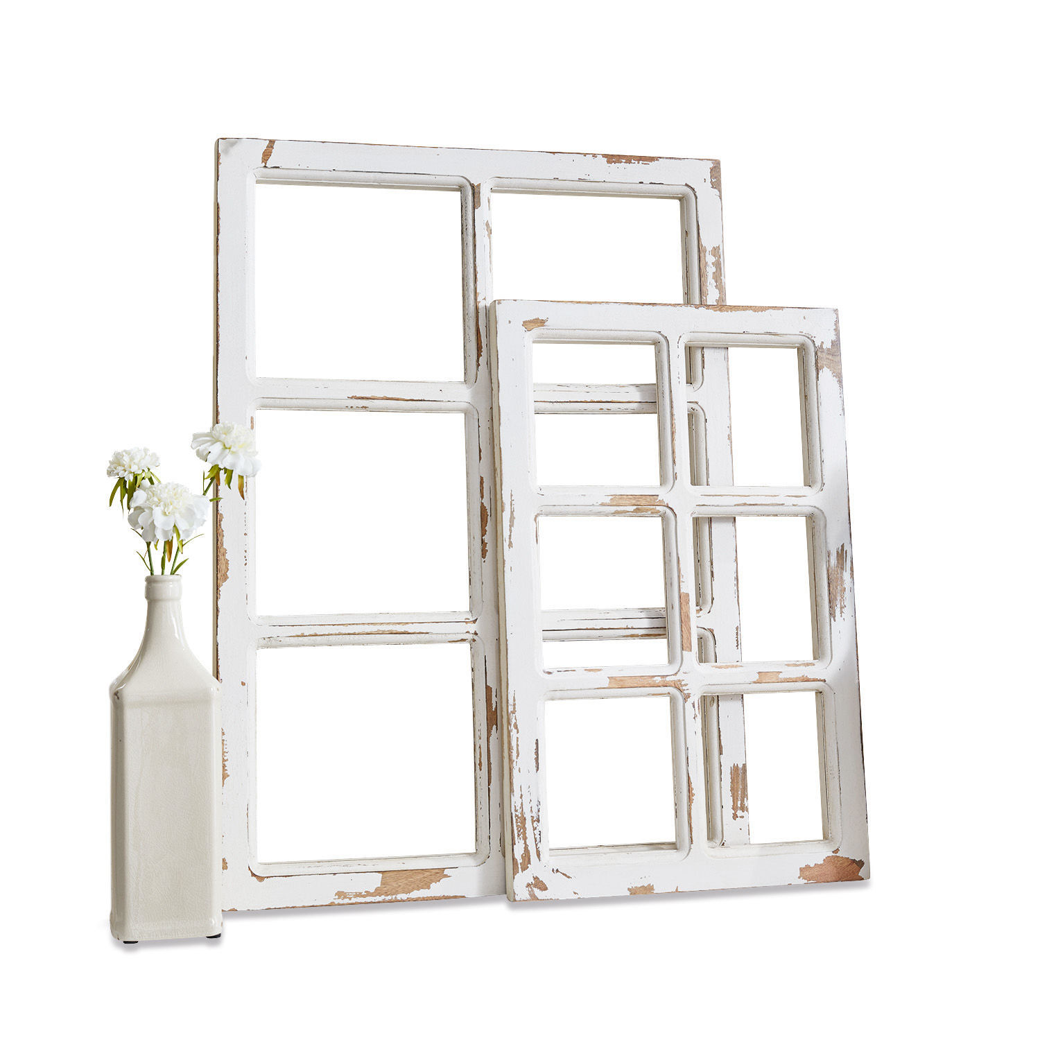 Deko-Fenster 2er Set Mael Coluim Weiße, antik wirkende Holzfensterrahmen mit abblätternder Farbe und Vase mit weißen Blumen als Dekoration