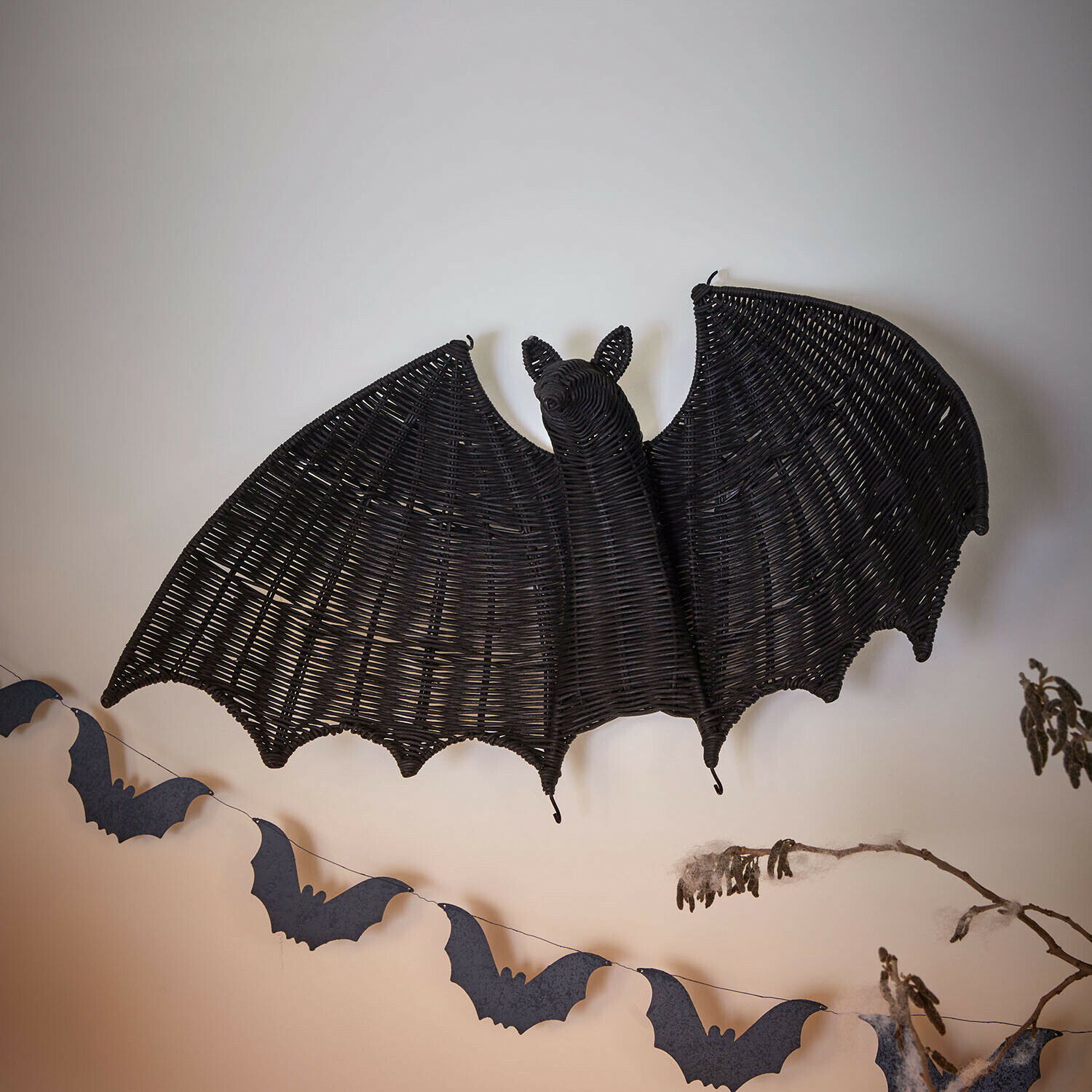 Deko-Fledermaus Dernivon Wanddekoration Fledermaus aus schwarzem Rattan, Halloween-Deko für Innenräume