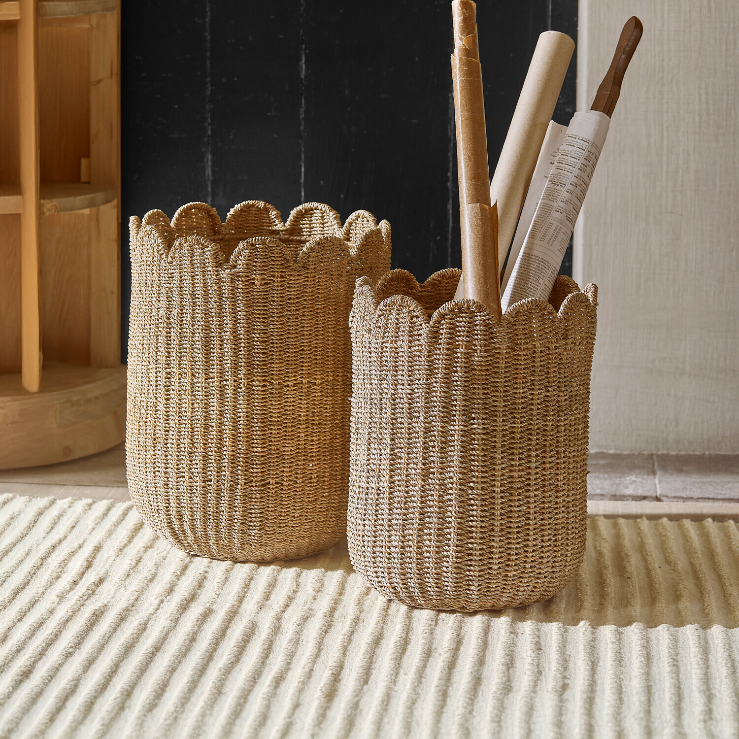 Korb 2er Set Velourette Zwei beige geflochtene Körbe mit wellenförmigem Rand aus Naturmaterial für stilvolle Aufbewahrung