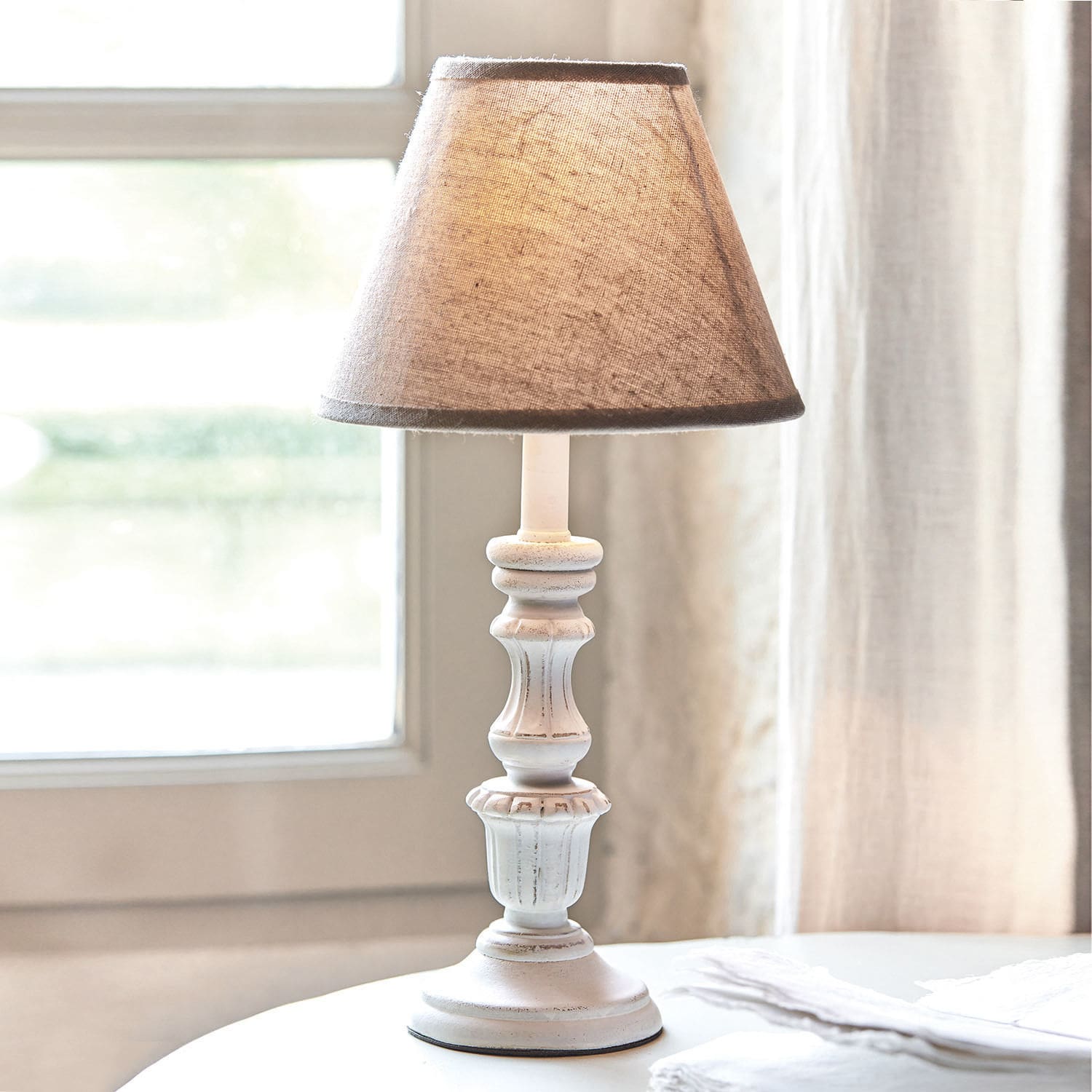 Tischlampe Créteil Weiße Tischlampe mit beigem Stoffschirm, dekorative Lampe für Wohnzimmer oder Schlafzimmer