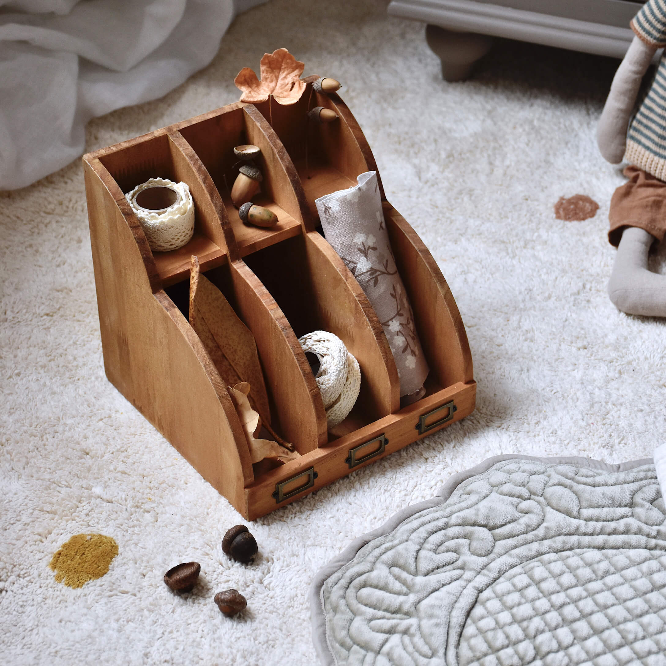 Holz-Organizer mit Fächern für kleine Gegenstände, naturfarben, dekoratives Aufbewahrungselement