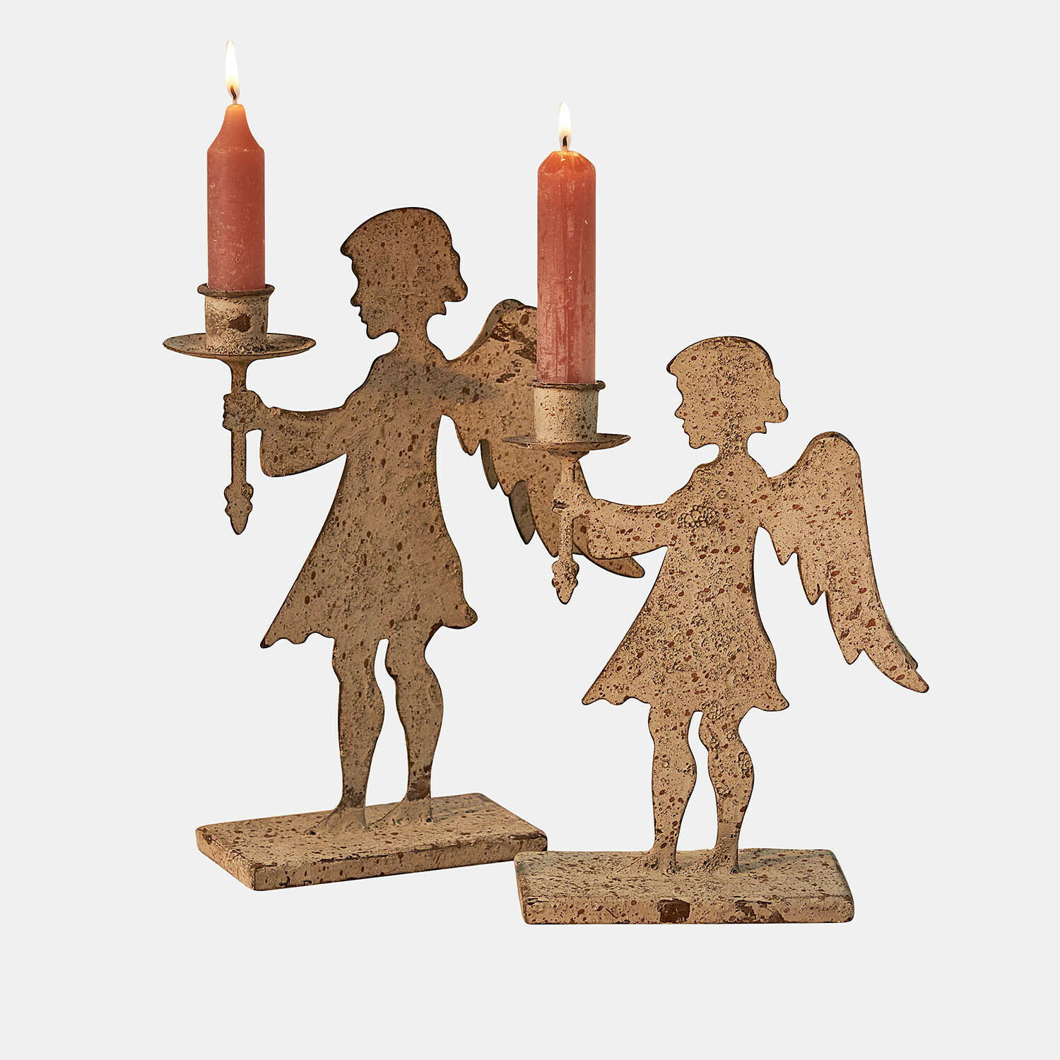 Kerzenständer 2er Set Zarnay Metall-Kerzenhalter in Engel-Form mit beige antiker Patina und roten Kerzen als Dekoration