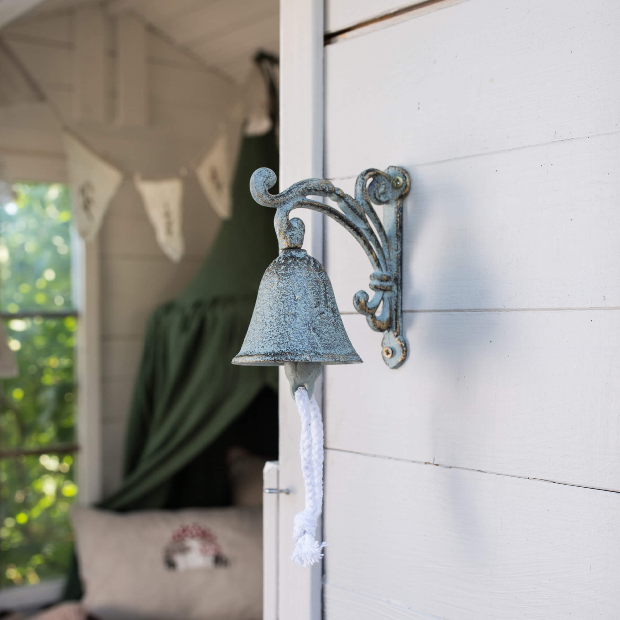Metall-Wandglocke im Vintage-Stil mit weißem Seil, Dekoration für Haus und Garten