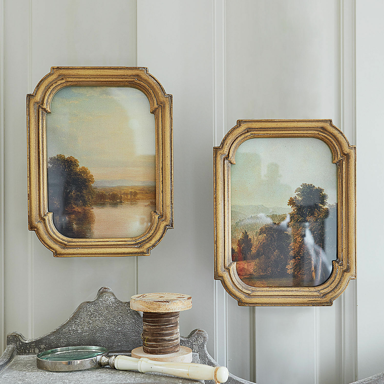 Bild 2er Set Fleuroix Zwei Landschaftsbilder in goldenen Holzrahmen an heller Wand, Vintage-Wanddekoration