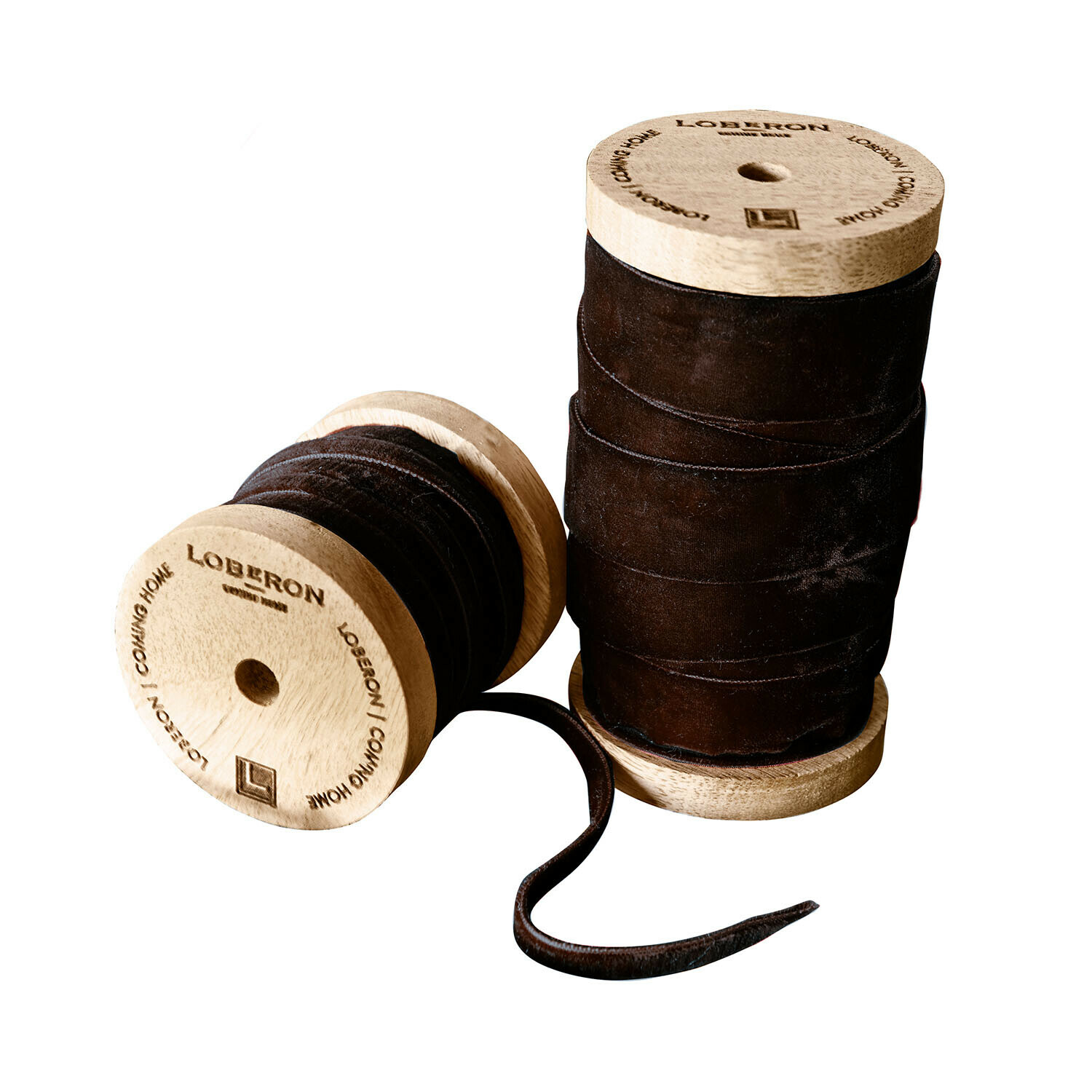 2er Set braunes Samtband auf Holzspulen für Dekoration und Bastelarbeiten