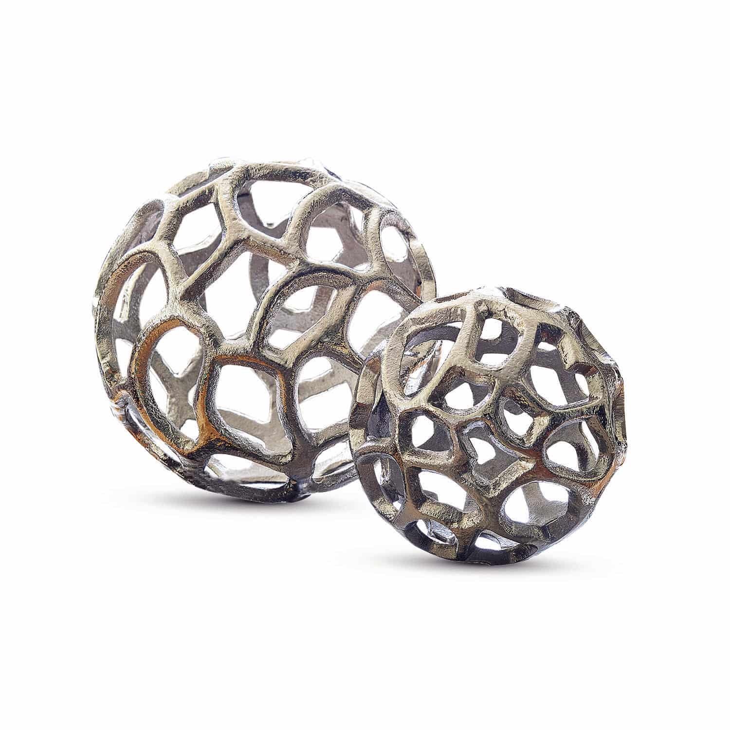 Deko-Objekt 2er Set Venay Dekorative Metallkugeln in alt-silberner Farbe mit offenem Design für Wohn- und Gartenbereich