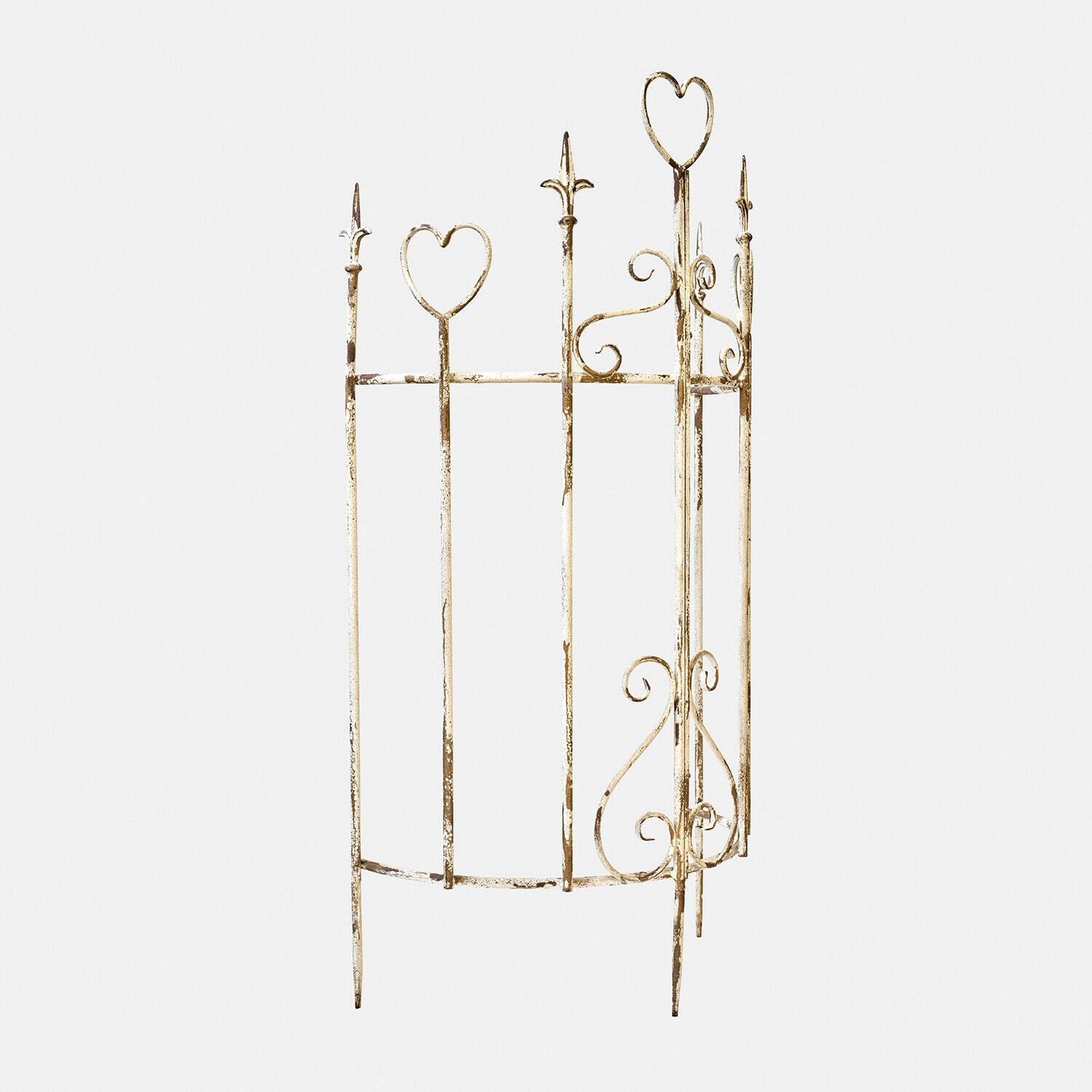 Weißer Metallständer mit Herzornamenten und antiker Patina für Wohnraumdekoration