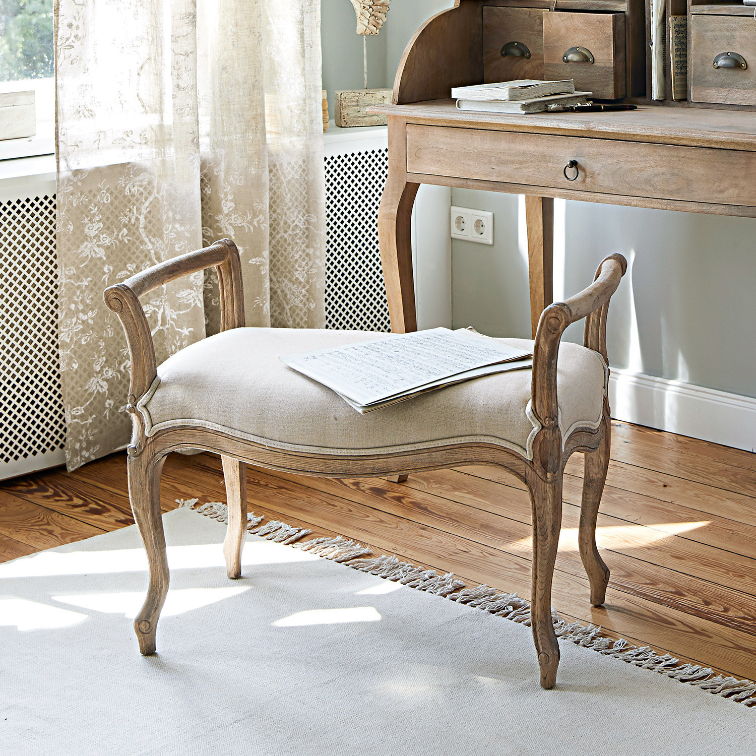 Bank Pierremont Vintage Holzbank mit beiger Polsterung für Wohnzimmer oder Schlafzimmer