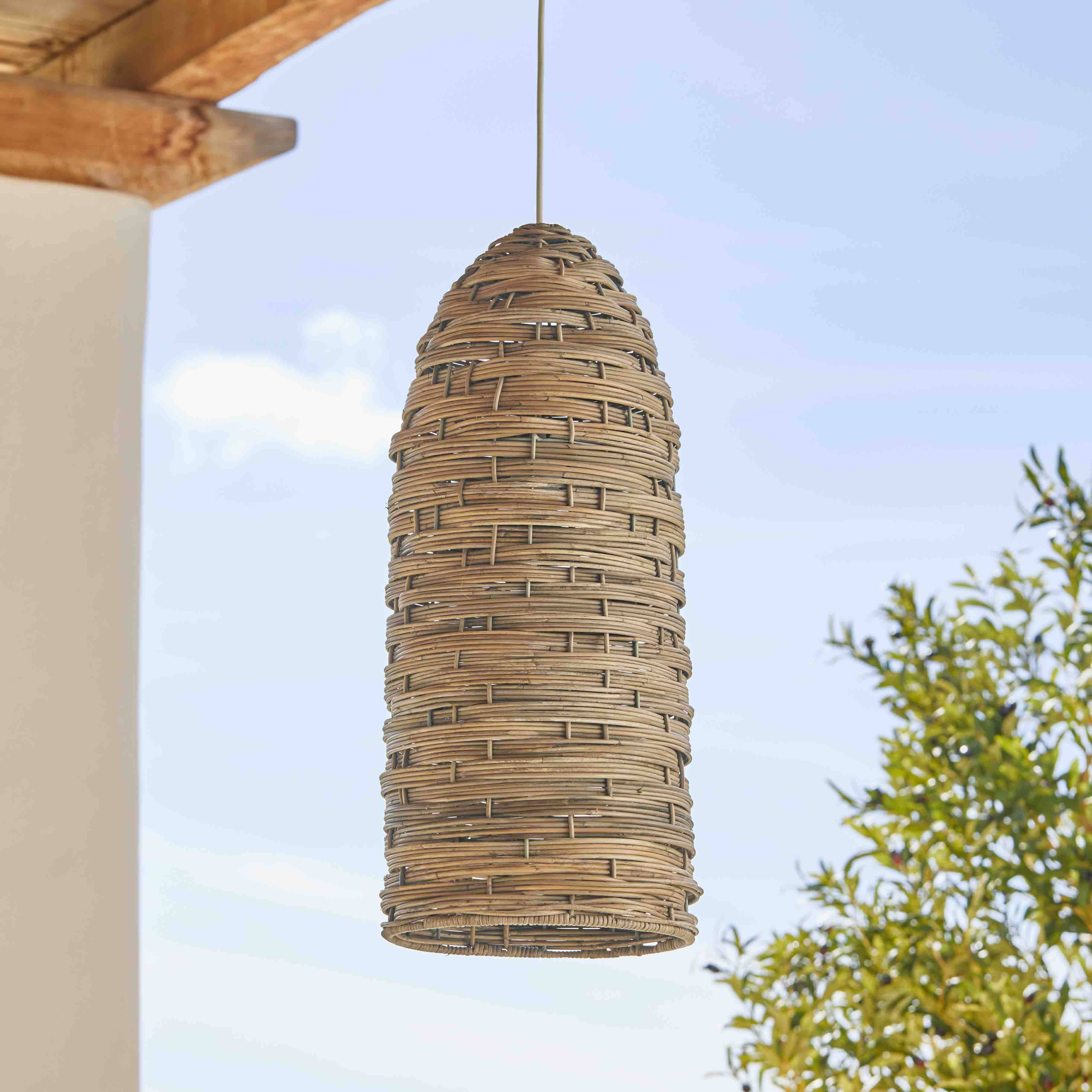 Hängende Lampe aus natürlichem Rattan, geeignet für gemütliche Wohnraumbeleuchtung und Dekoration