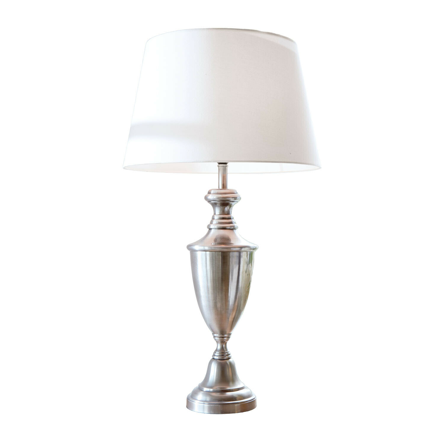 Tischlampe Montalure Elegante Tischlampe mit silberner Metallbasis und weißem Lampenschirm für Wohnzimmer