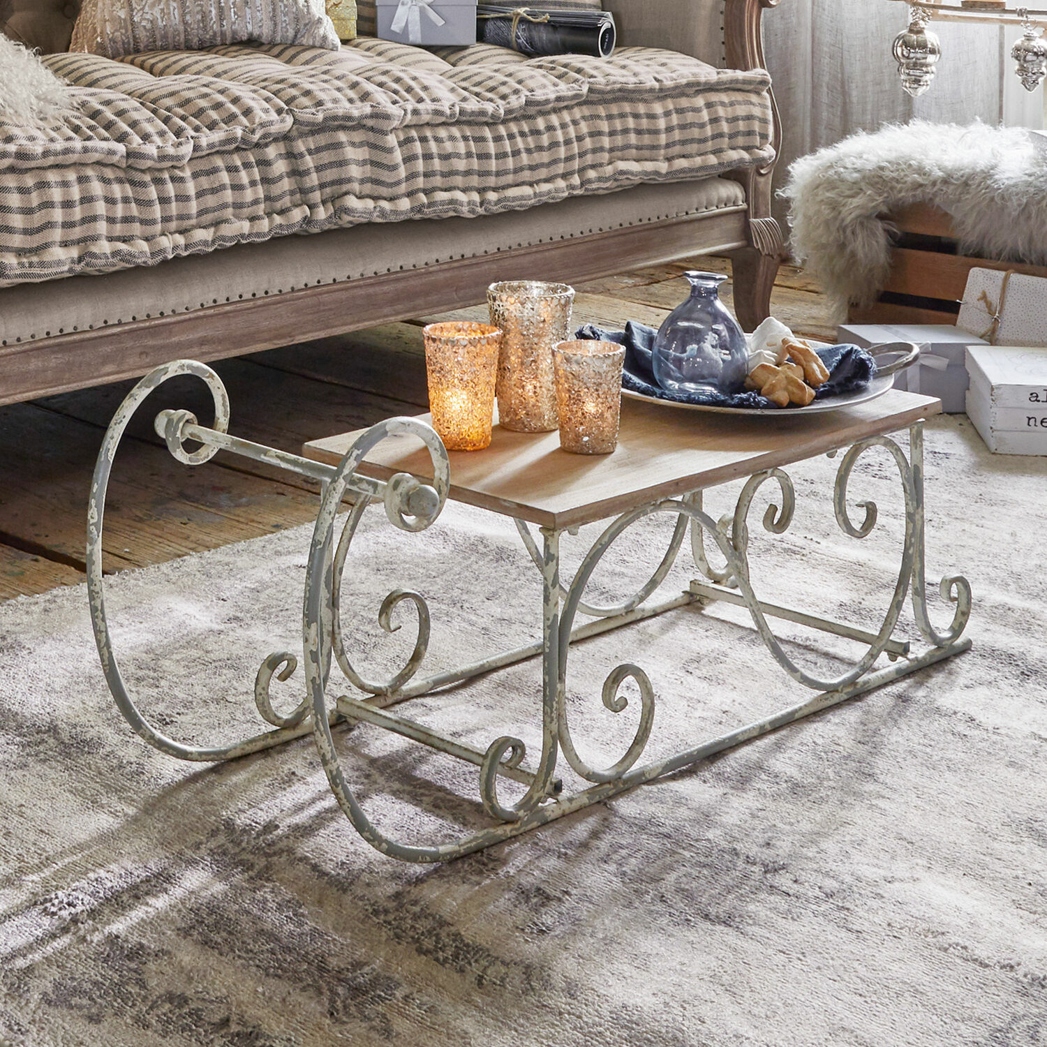 Dekoschlitten Gifur Vintage Couchtisch mit antik wirkendem Metallgestell und Holzplatte für gemütliches Wohnzimmer