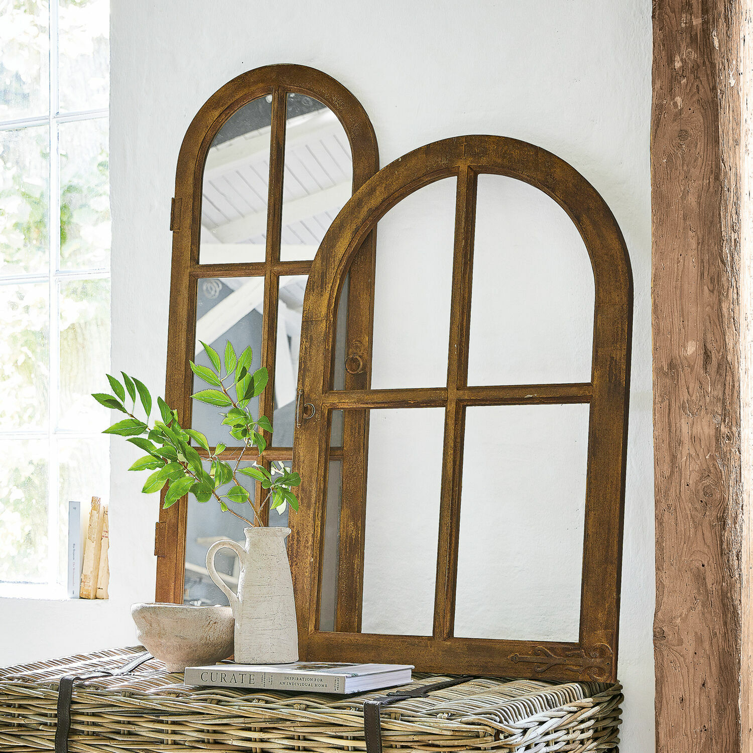 Spiegel und Deko-Fenster Crowley Zwei dekorative Spiegel mit honigfarbener Holzrahmen, rustikaler Stil, Wohnaccessoire