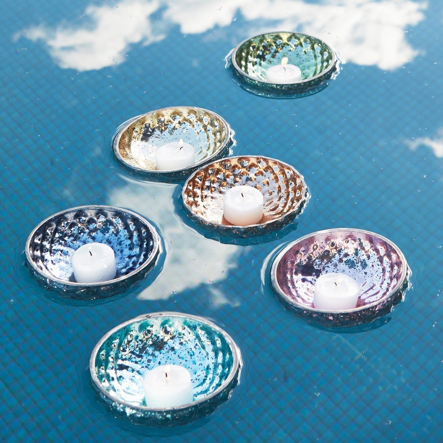 Schwimmwindlicht 6er Set Leela Bunte schwimmende Keramik-Teelichthalter mit weißen Kerzen auf Wasser, Gartendekoration