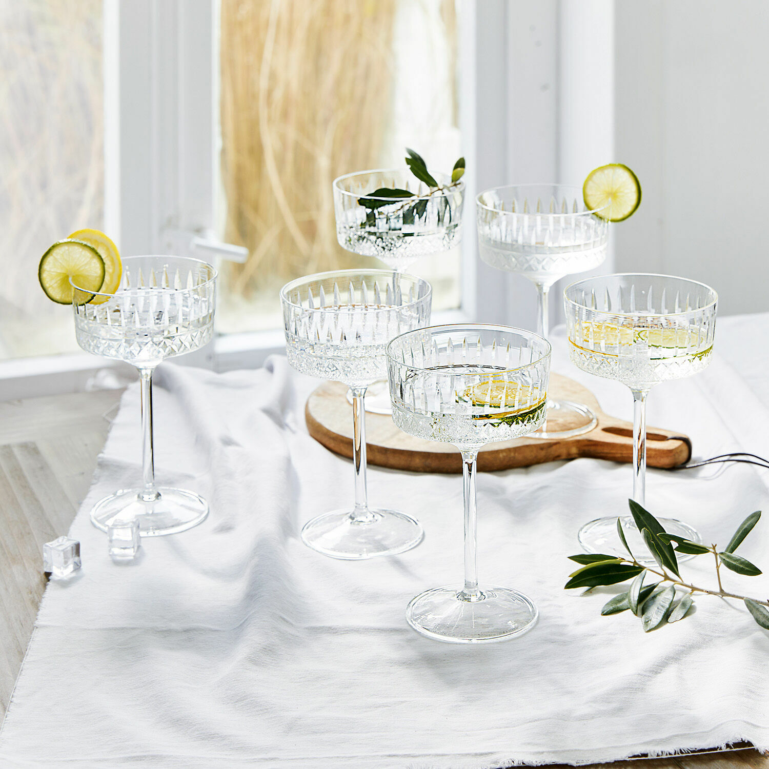 Sektglas 6er Set Deion Sechsteiliges Set Kristall-Cocktailgläser mit Zitronenscheiben und grünen Blättern dekoriert